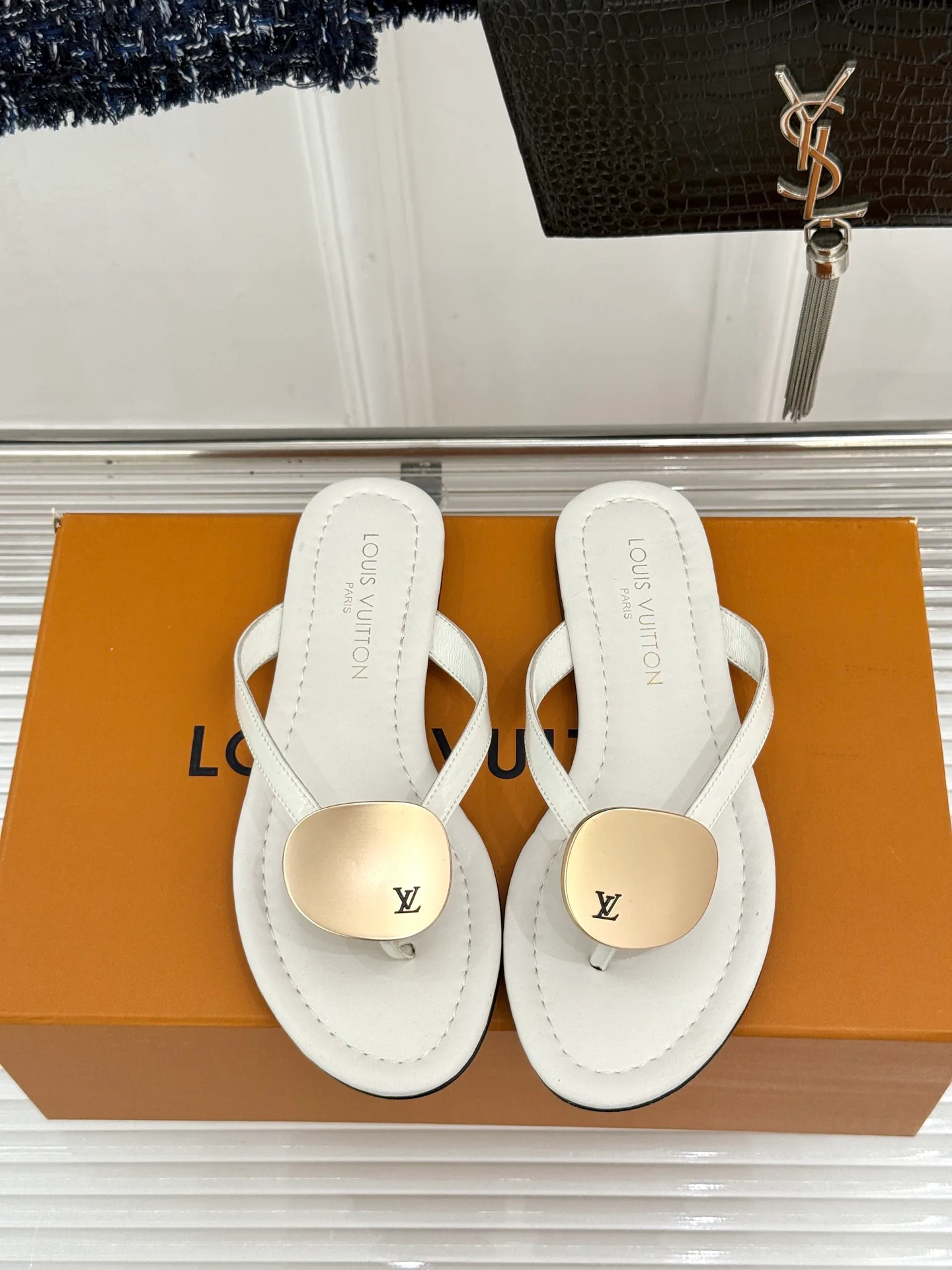 Шлепанцы Женские Louis Vuitton 17596990