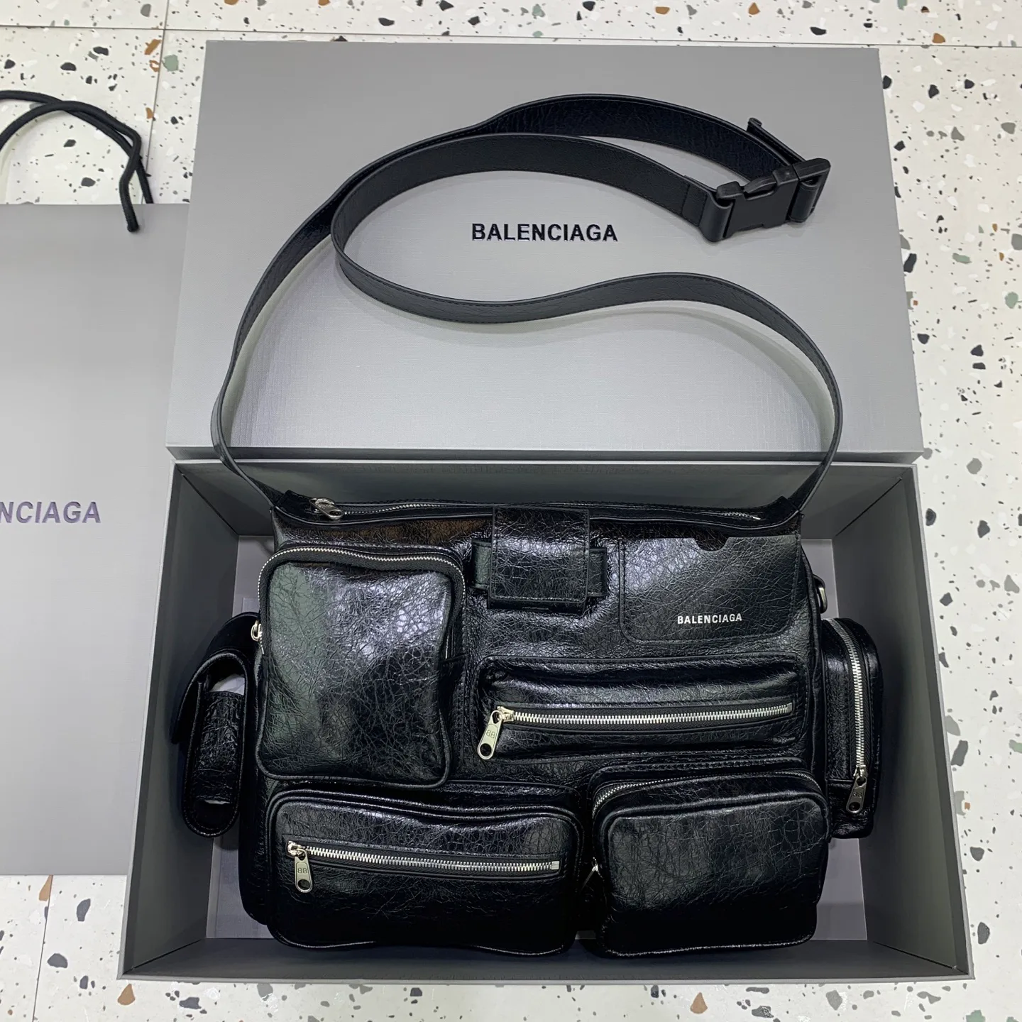 Сумки На Ремне Женские Balenciaga 11479380