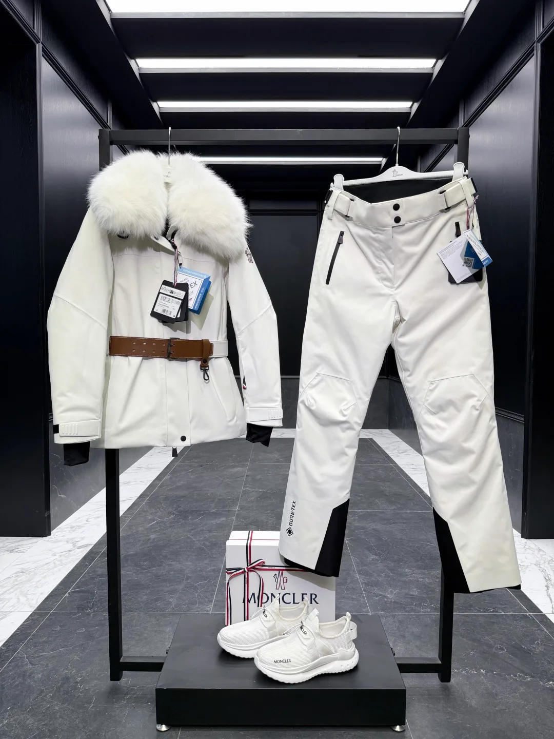 Куртки И Пуховики Женские Moncler 19336114