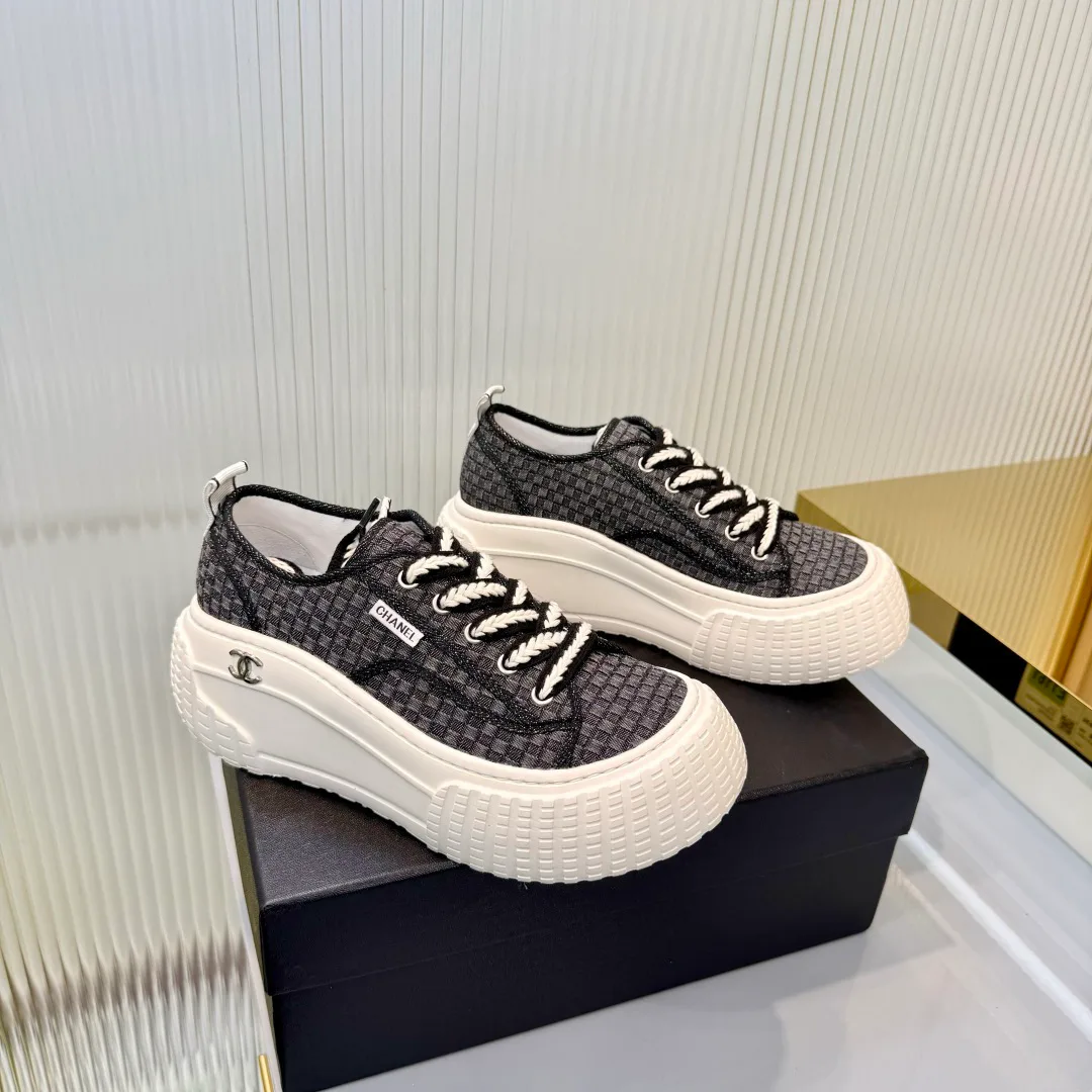 Кроссовки Женские Chanel 18366990