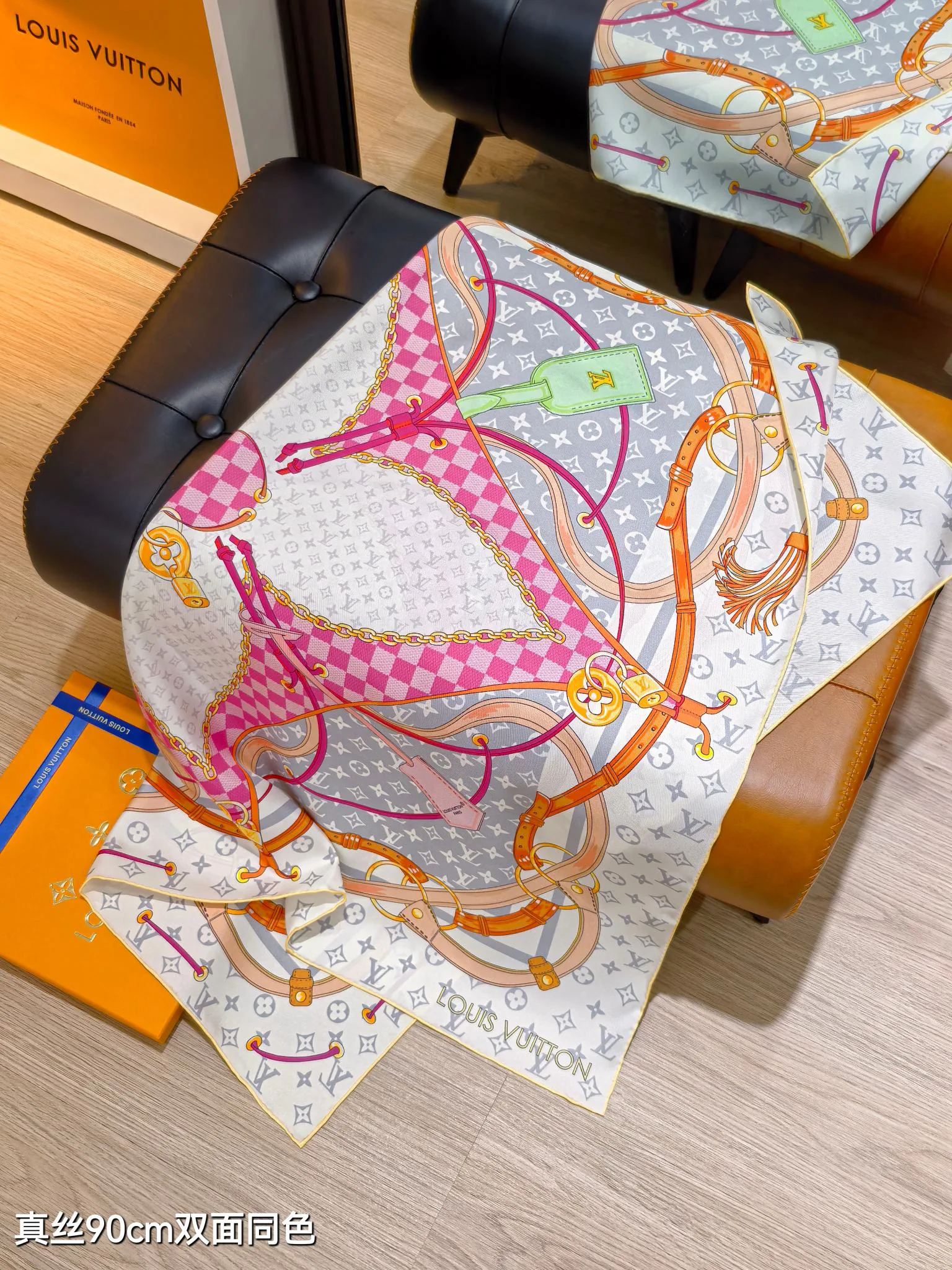 Текстиль Louis Vuitton 12918521