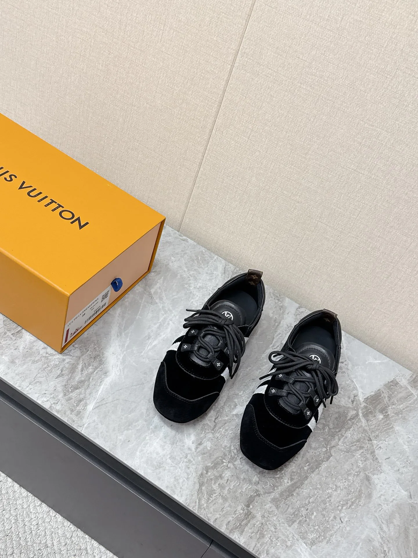 Кроссовки Женские Louis Vuitton 2625307