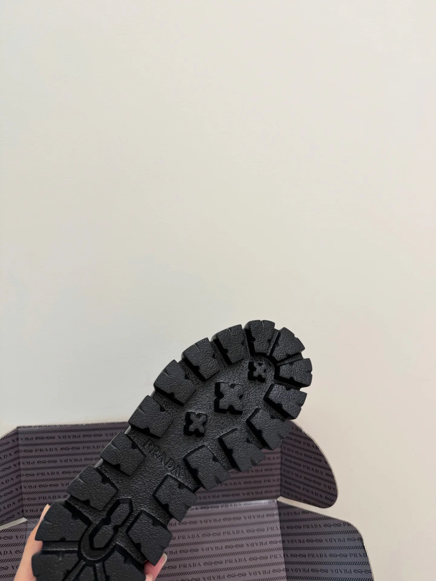 Кроссовки Женские Prada 18933605