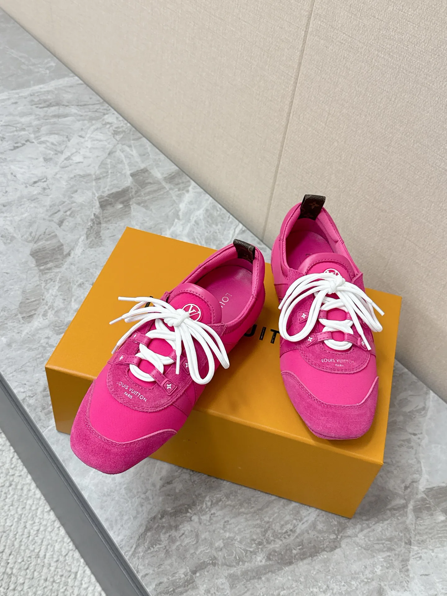 Кроссовки Женские Louis Vuitton 2625306