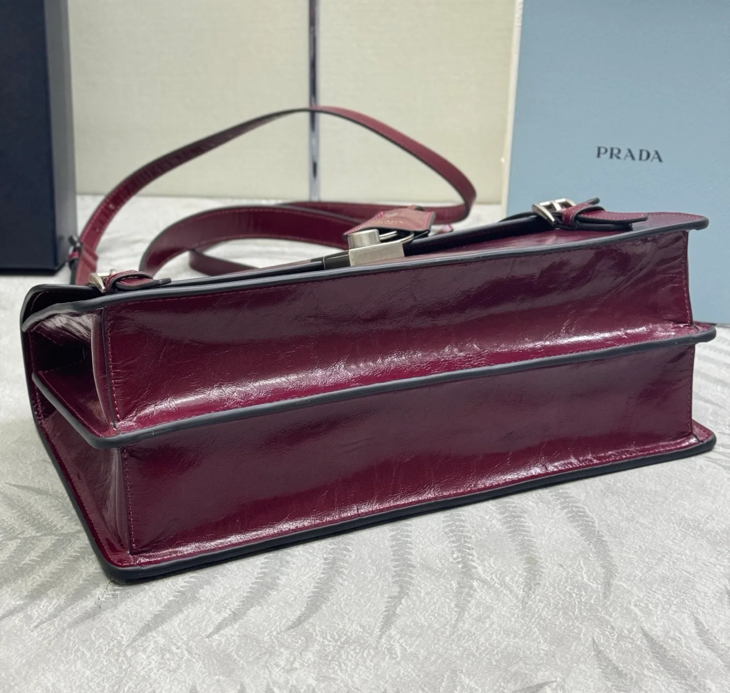 Классические Сумки Женские Prada 11462456