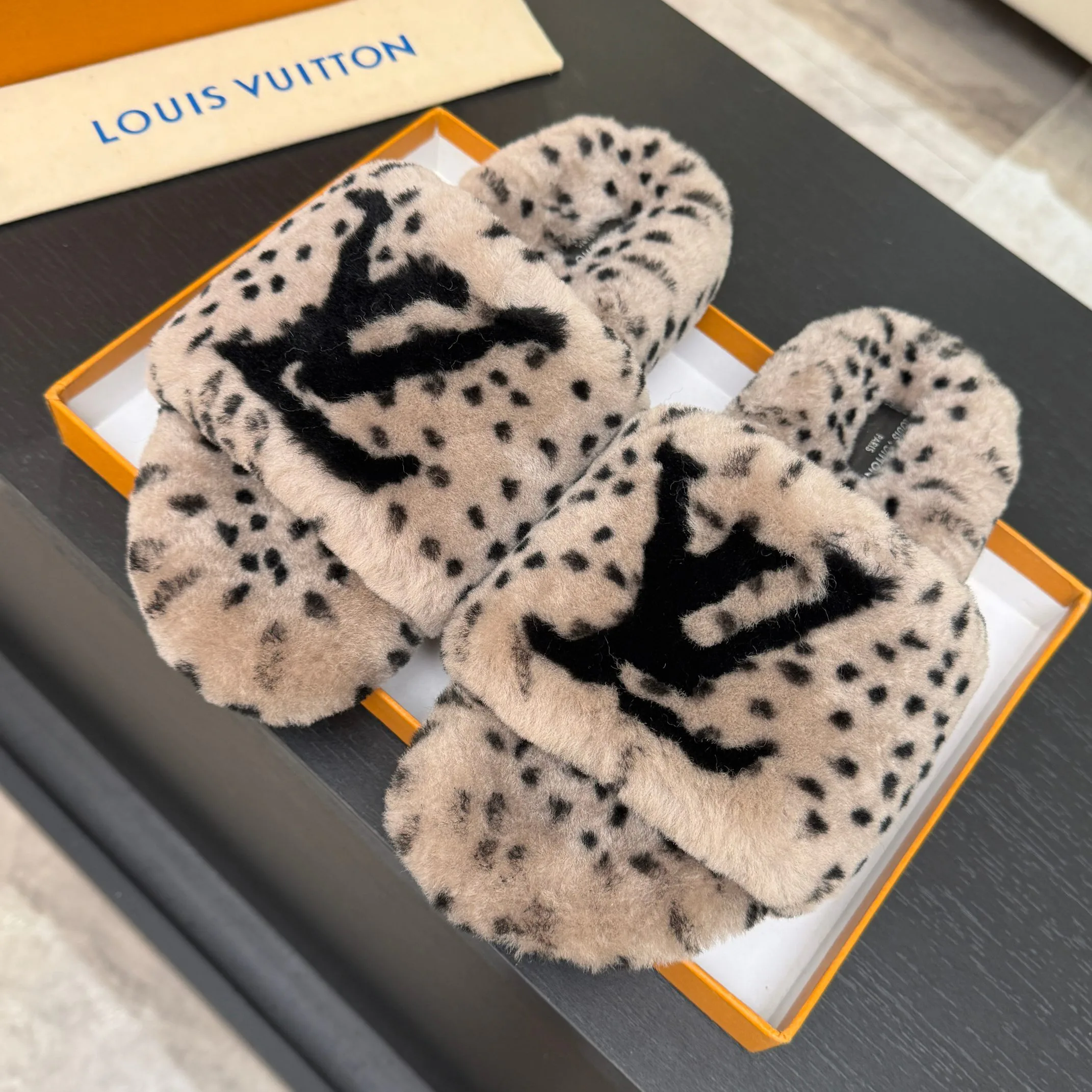Тапочки Женские Louis Vuitton 18062767