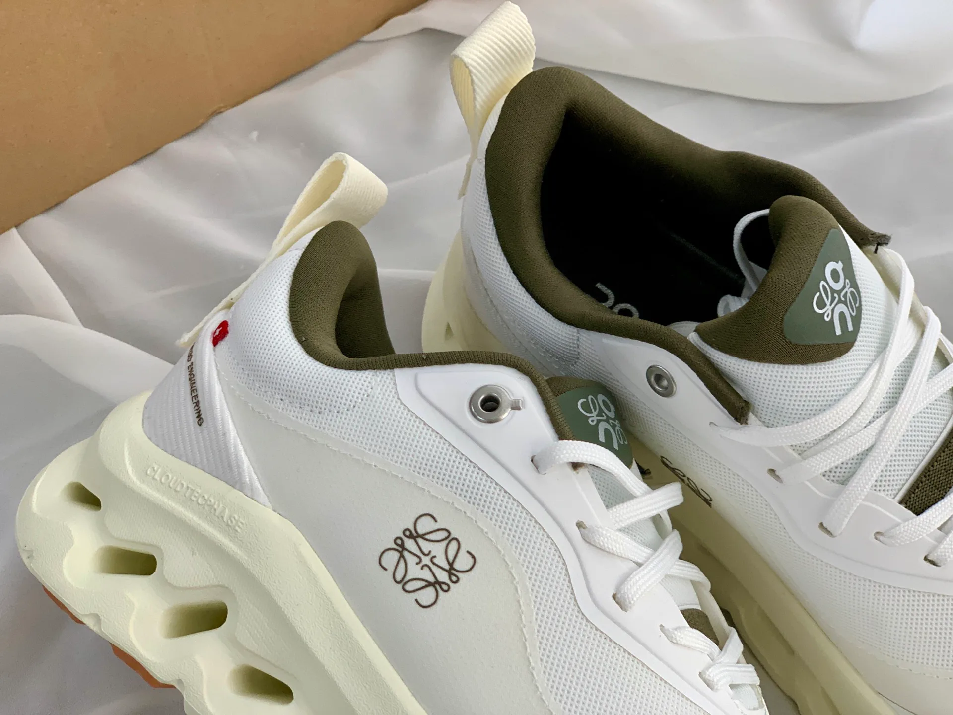 Кроссовки Женские Loewe 112854