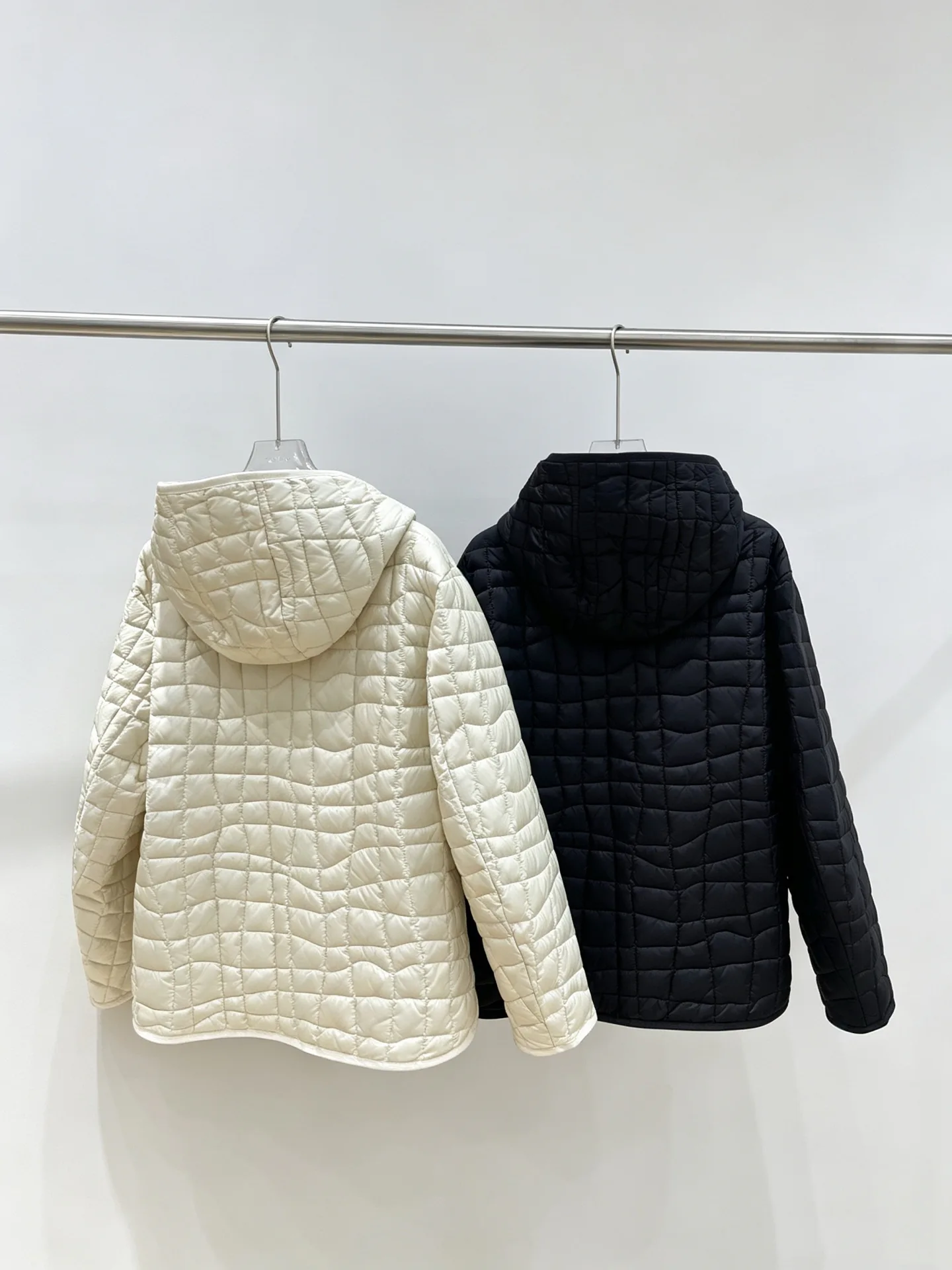 Куртки И Пуховики Женские Moncler 18849943