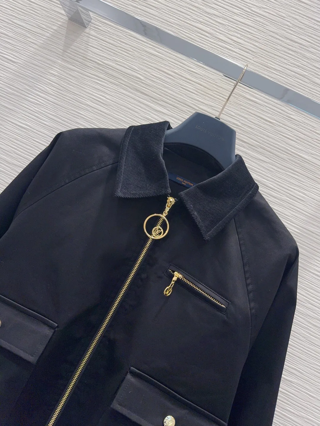 Куртки И Пуховики Женские Louis Vuitton 19284162
