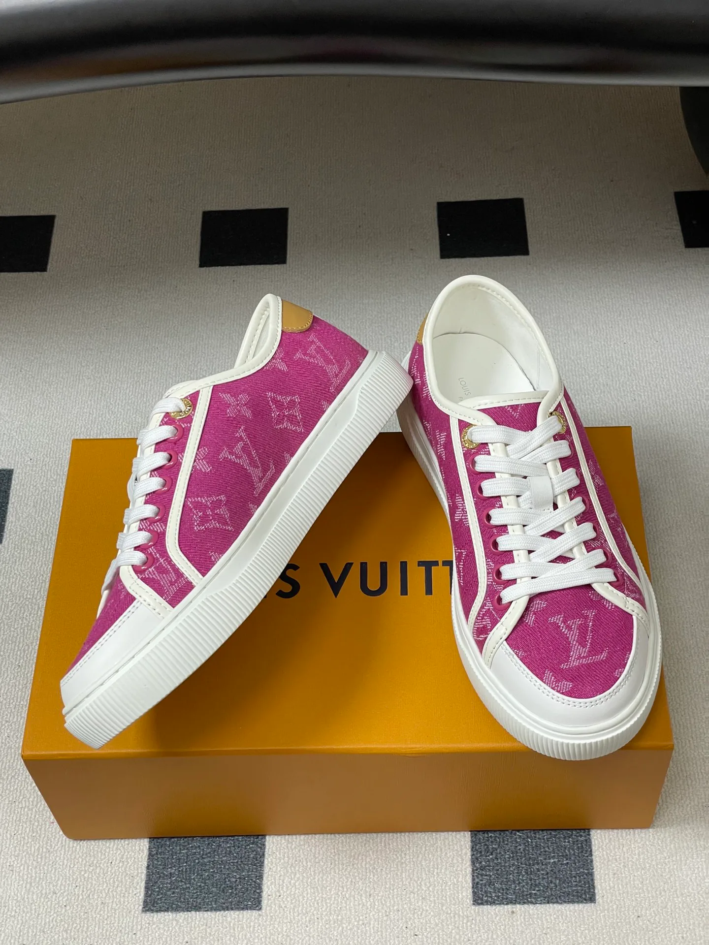 Кроссовки Женские Louis Vuitton 13343883