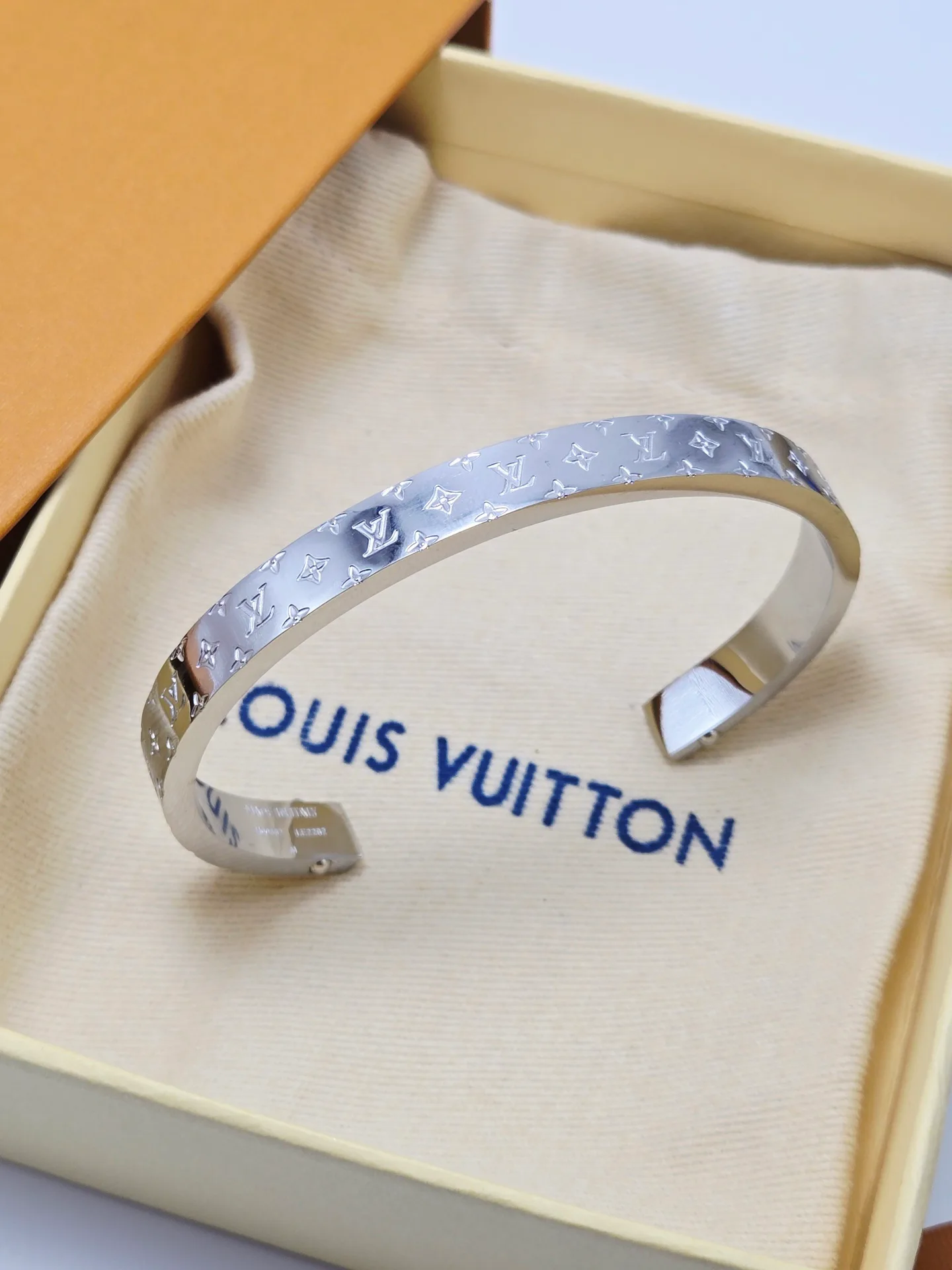 Бижутерия Louis Vuitton 11240557