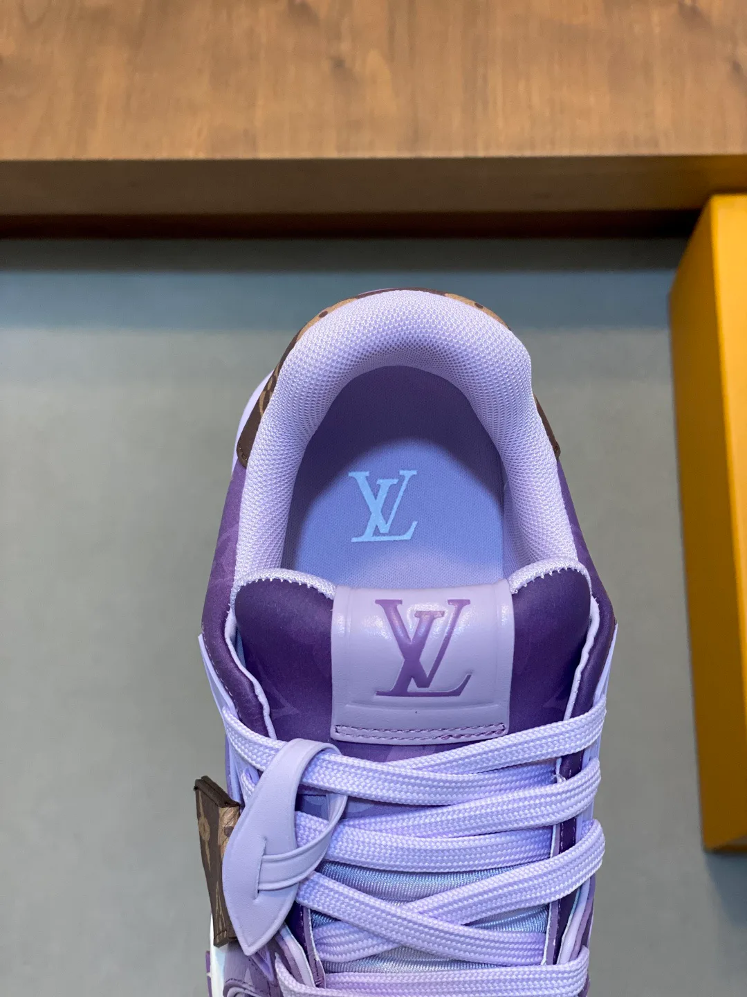 Кроссовки Женские Louis Vuitton 11575989