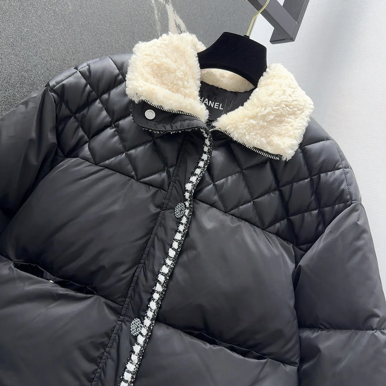 Куртки И Пуховики Женские Chanel 82021