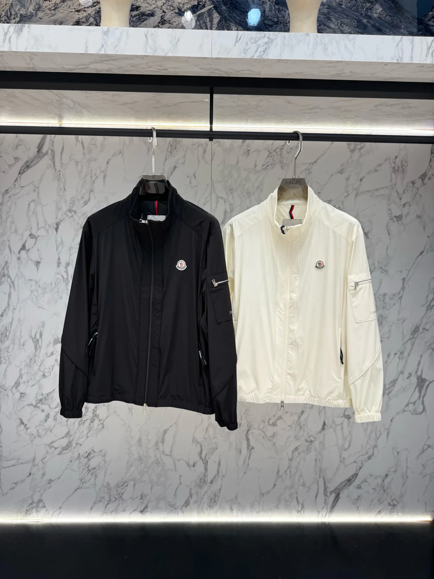 Куртки И Пуховики Мужские Moncler 11520366