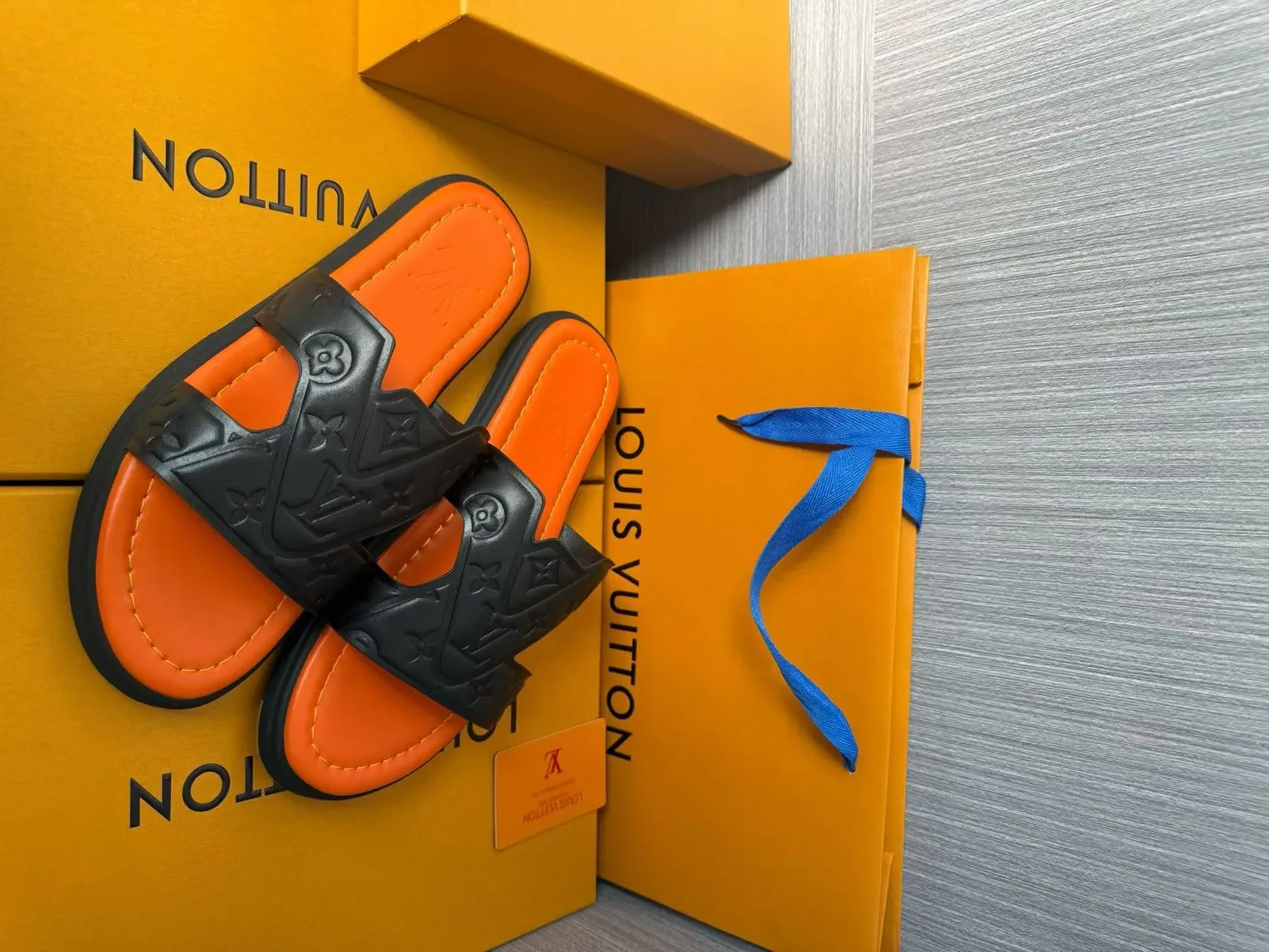 Шлепанцы Женские Louis Vuitton 1845042