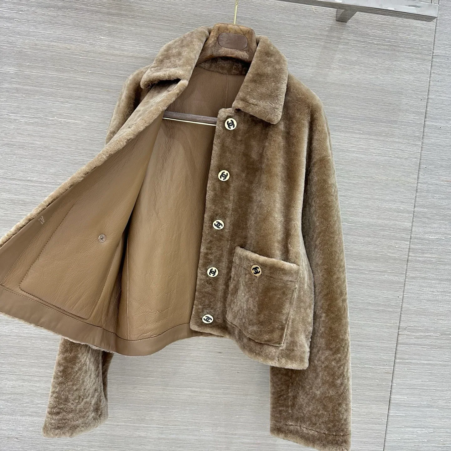 Кожаные Куртки И Дублёнки Женские Chanel 18230384