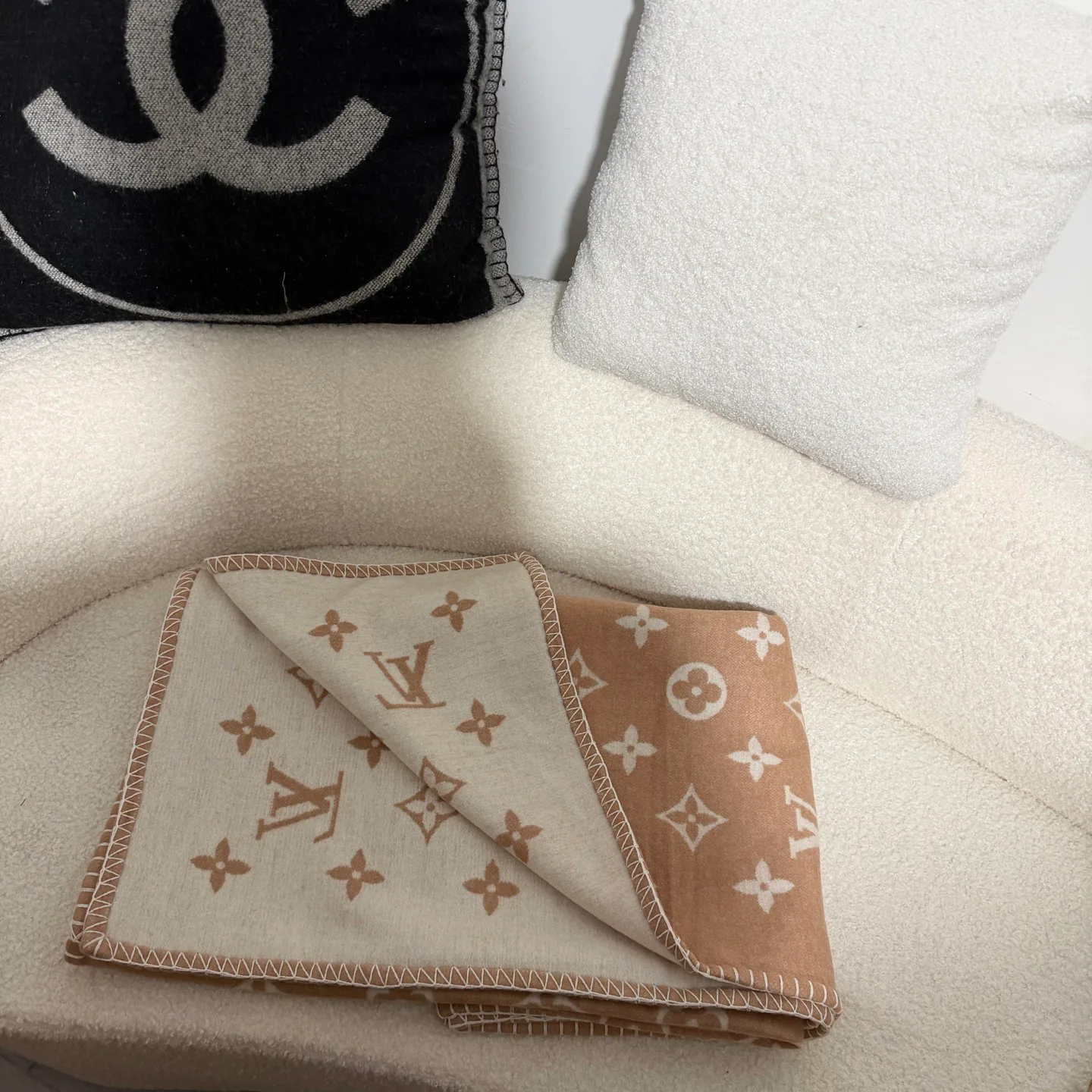 Текстиль Louis Vuitton 18141146