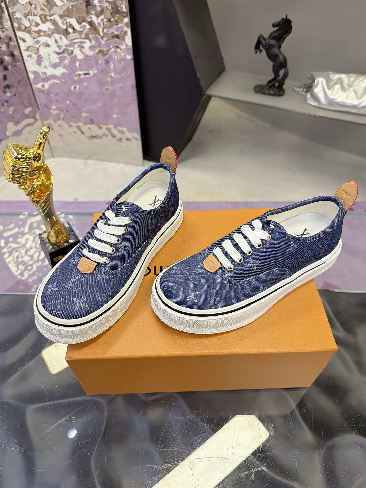 Кроссовки Женские Louis Vuitton 17930905