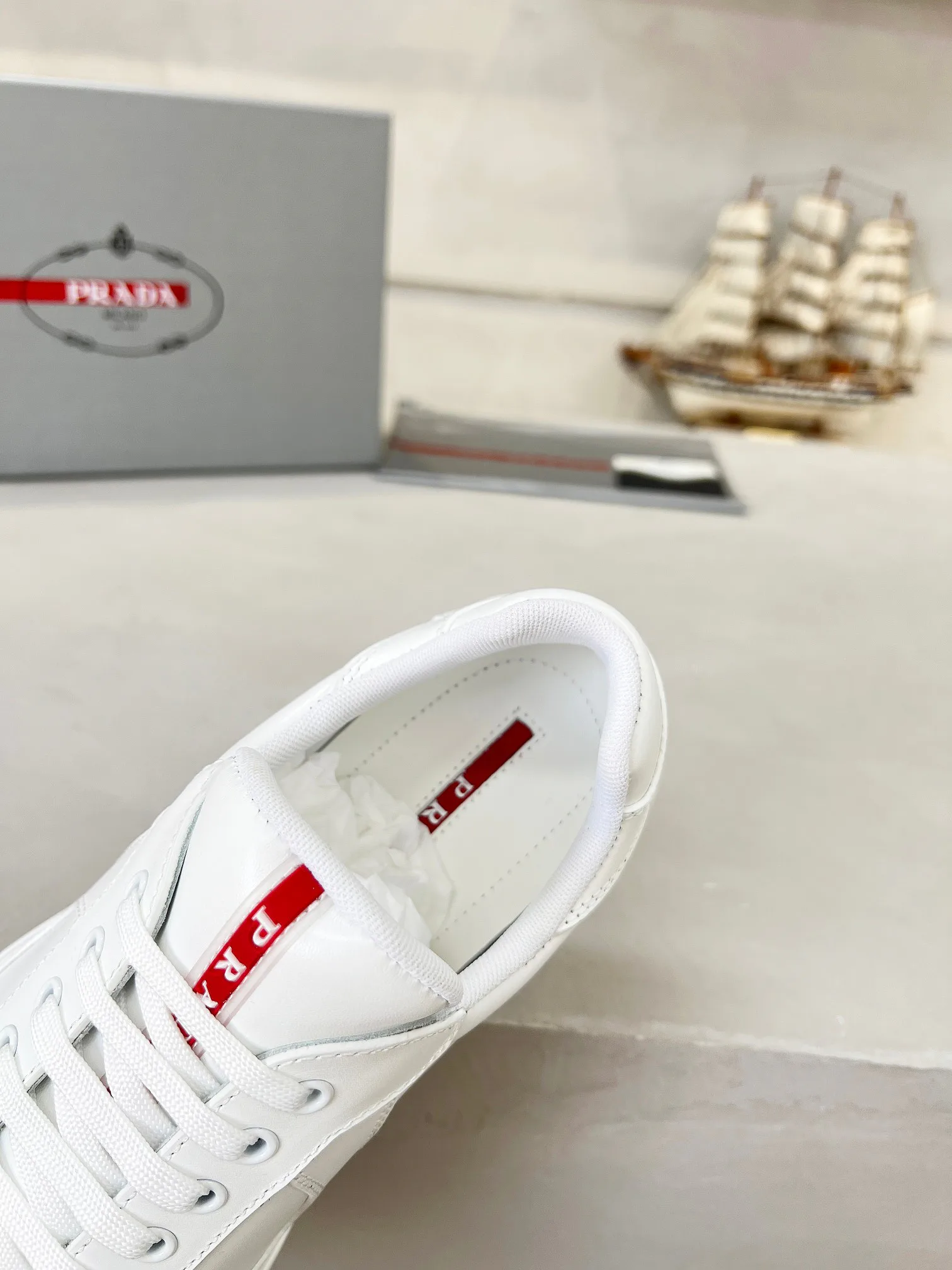 Кроссовки Женские Prada 17704052