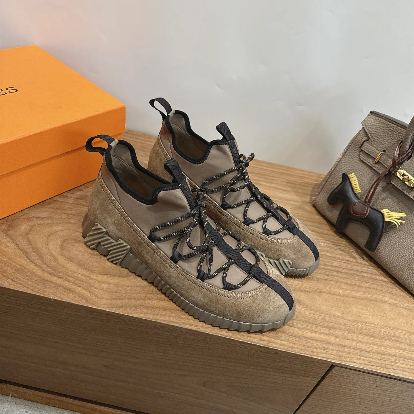 Кроссовки Женские Hermes 17946706