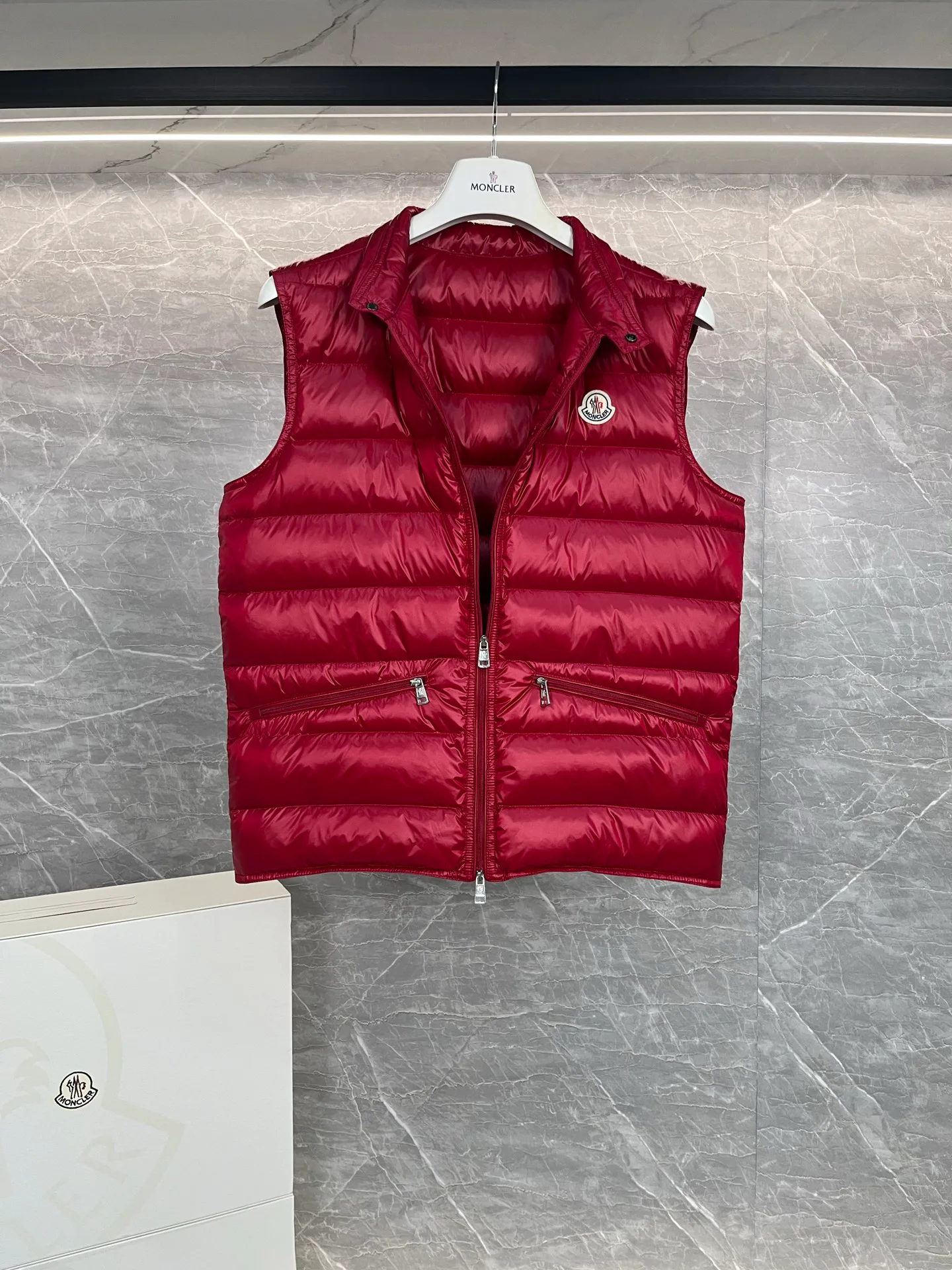 Жилеты Женские Moncler 18199681