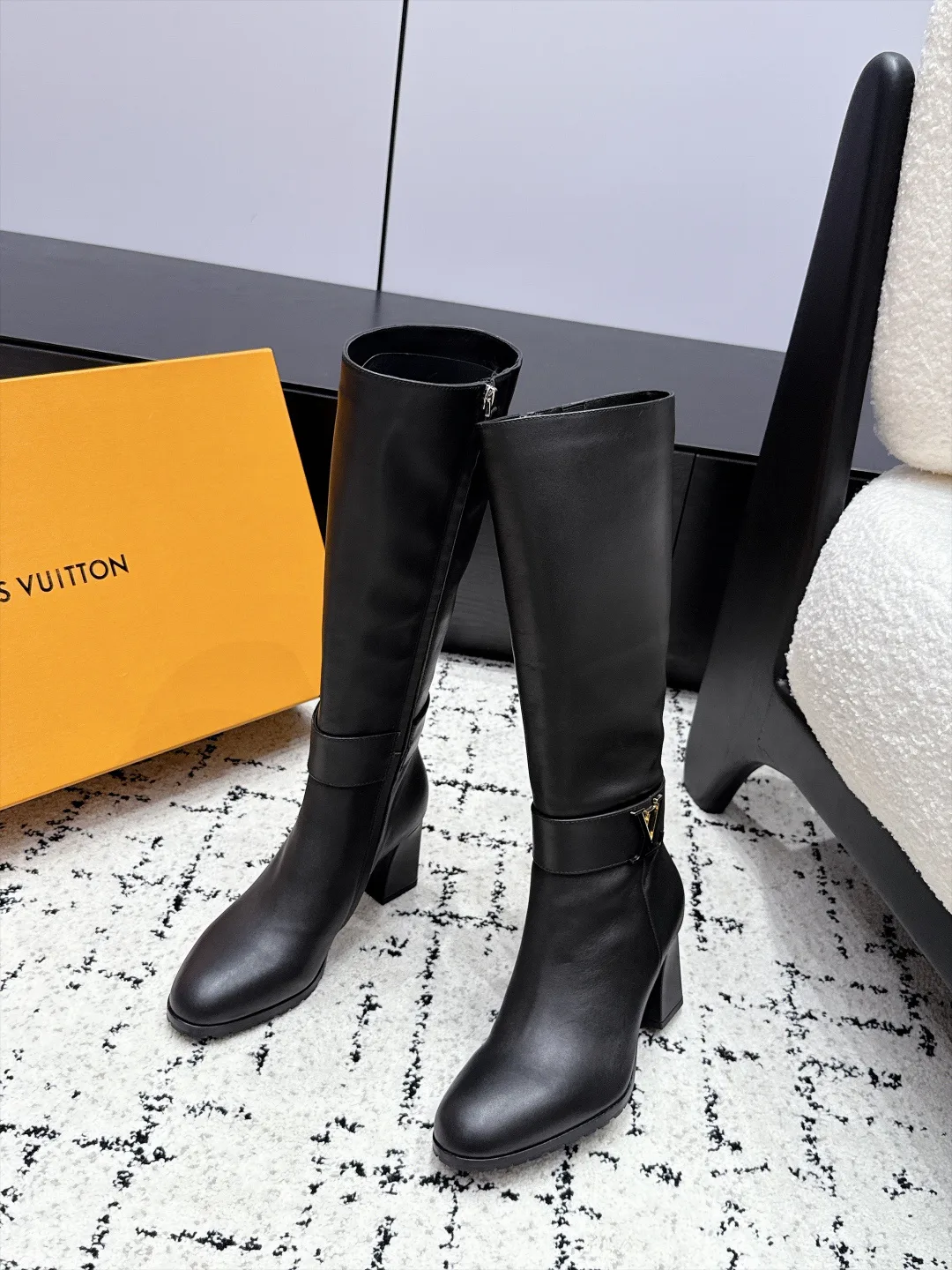 Сапоги Женские Louis Vuitton 18125192