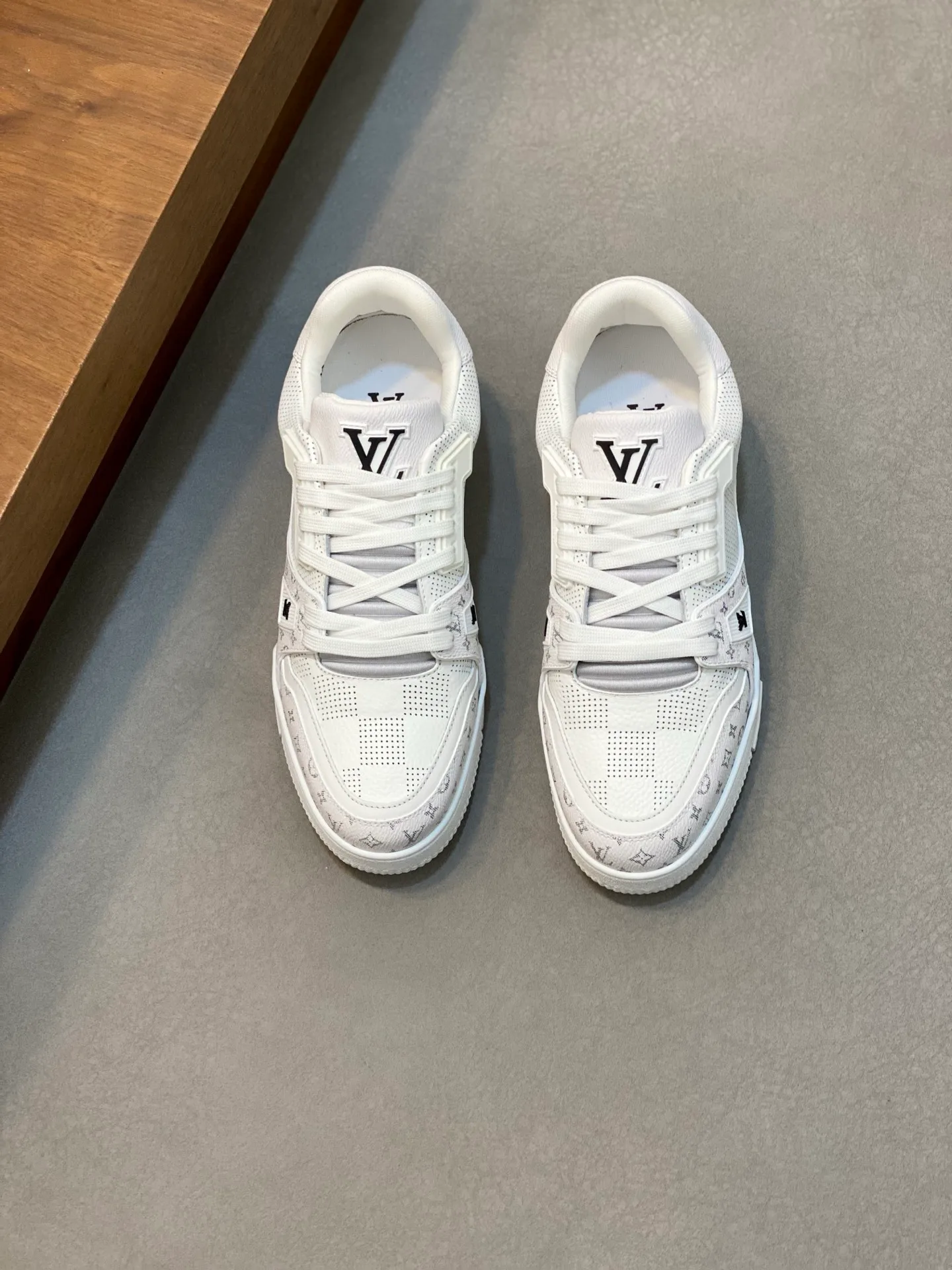 Кроссовки Мужские Louis Vuitton 28597