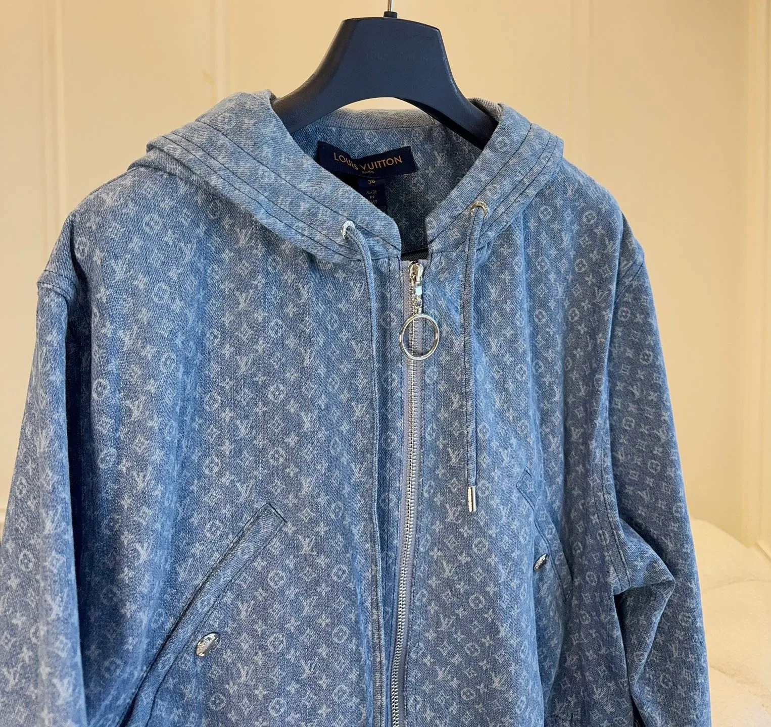Куртки И Пуховики Женские Louis Vuitton 18405498