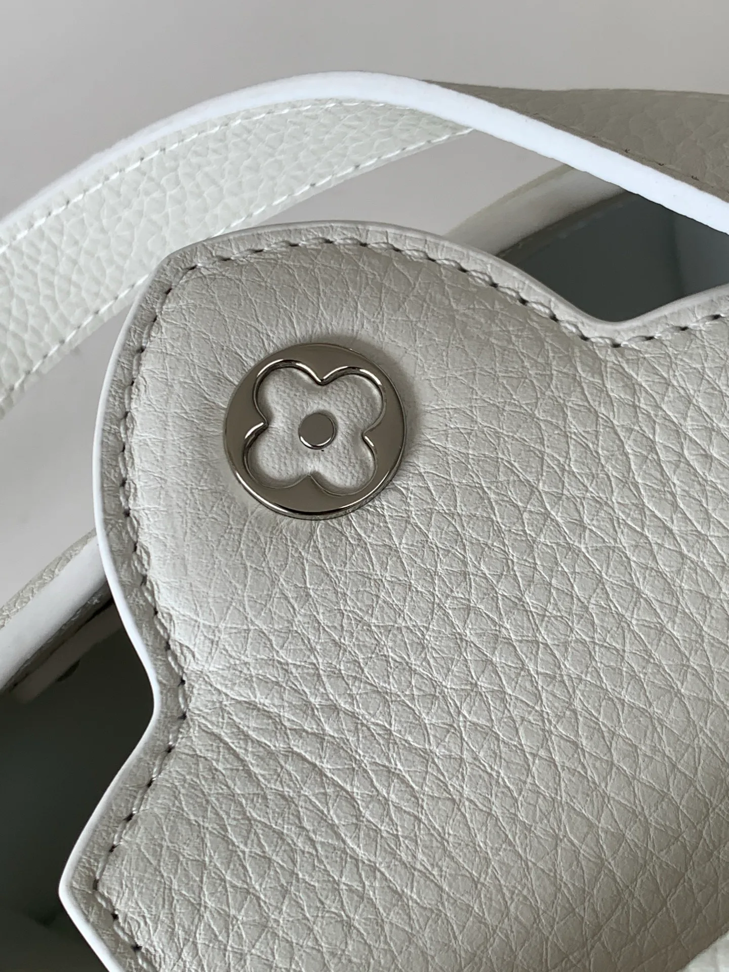 Классические Сумки Женские Louis Vuitton 17802978