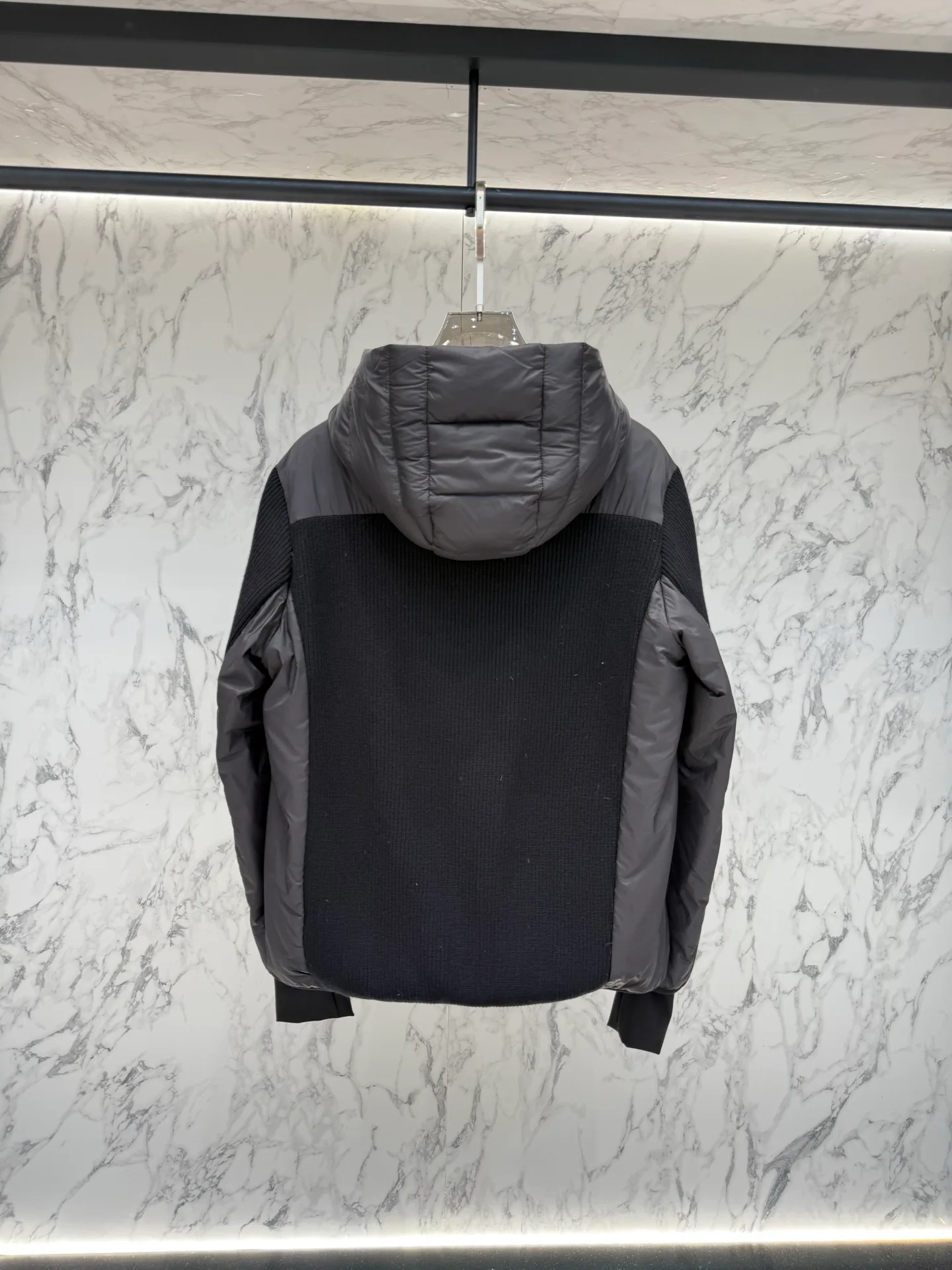 Куртки И Пуховики Мужские Moncler 18236931