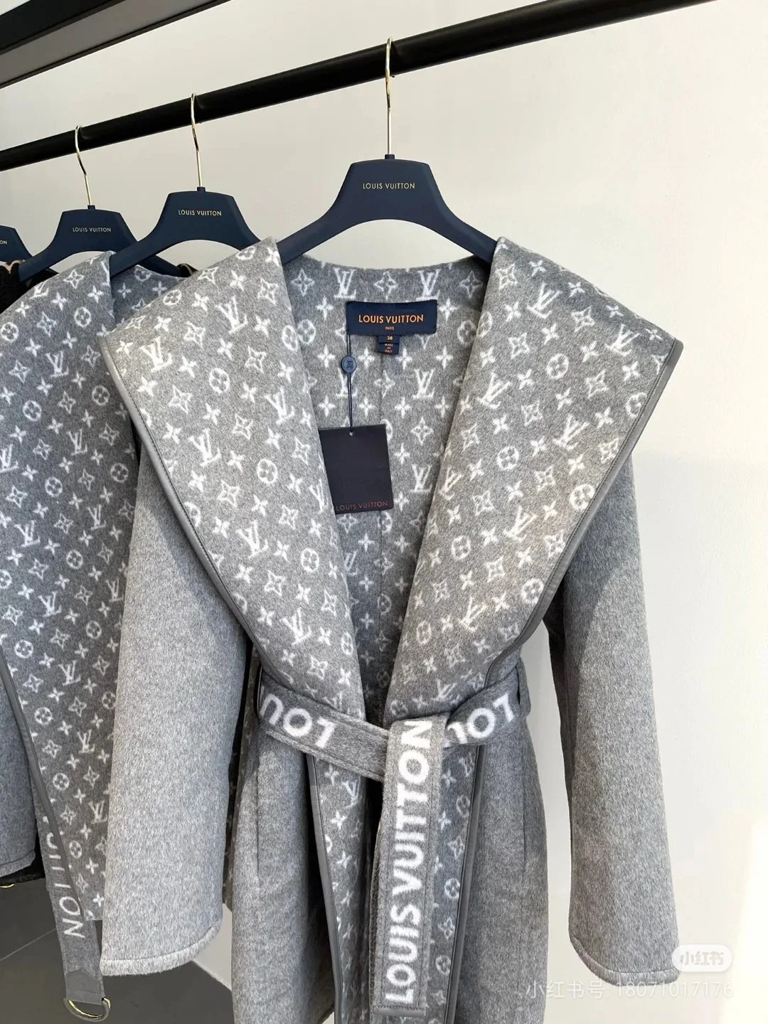 Пальто Женские Louis Vuitton 19800331