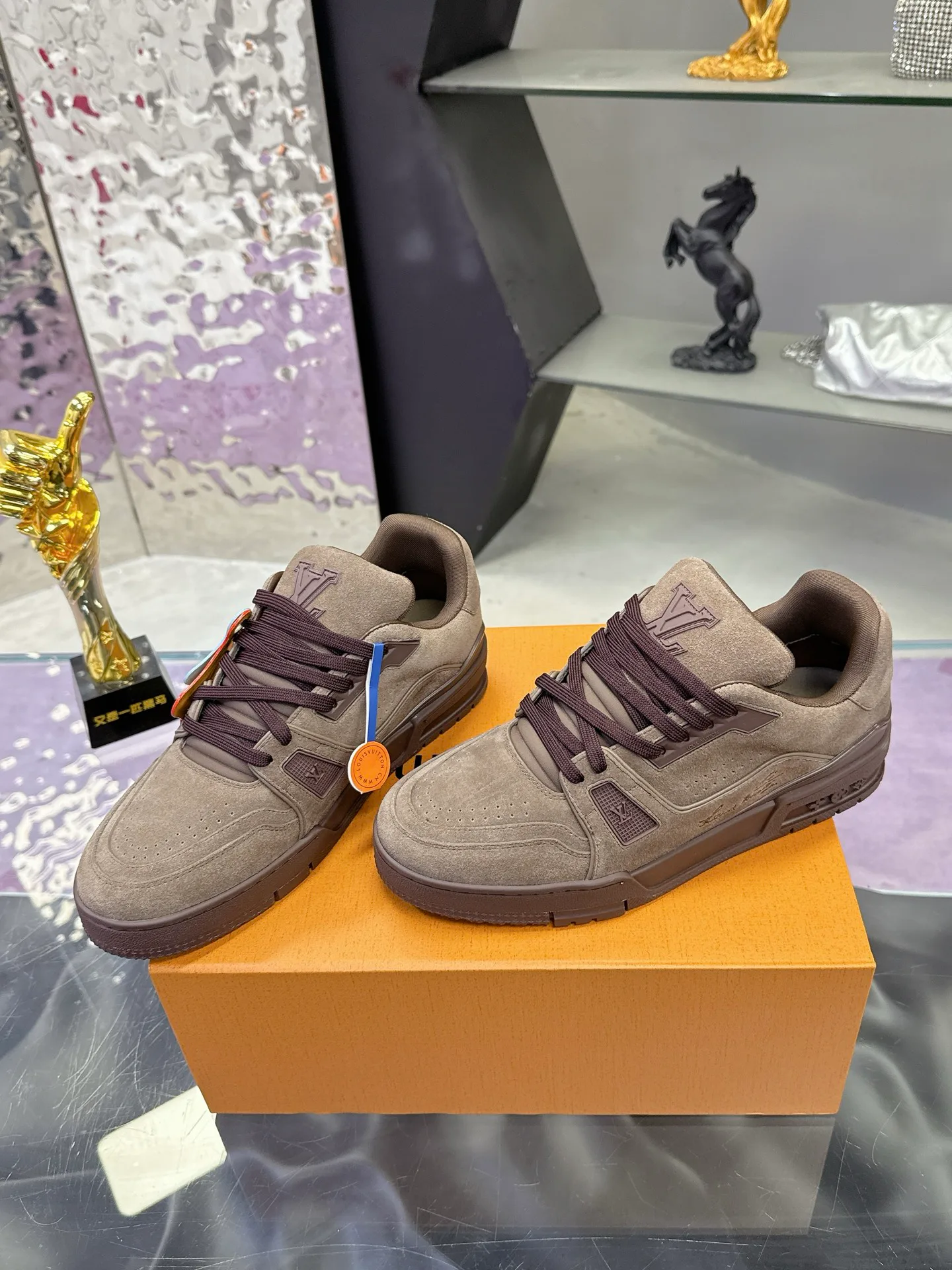 Кроссовки Женские Louis Vuitton 17530411