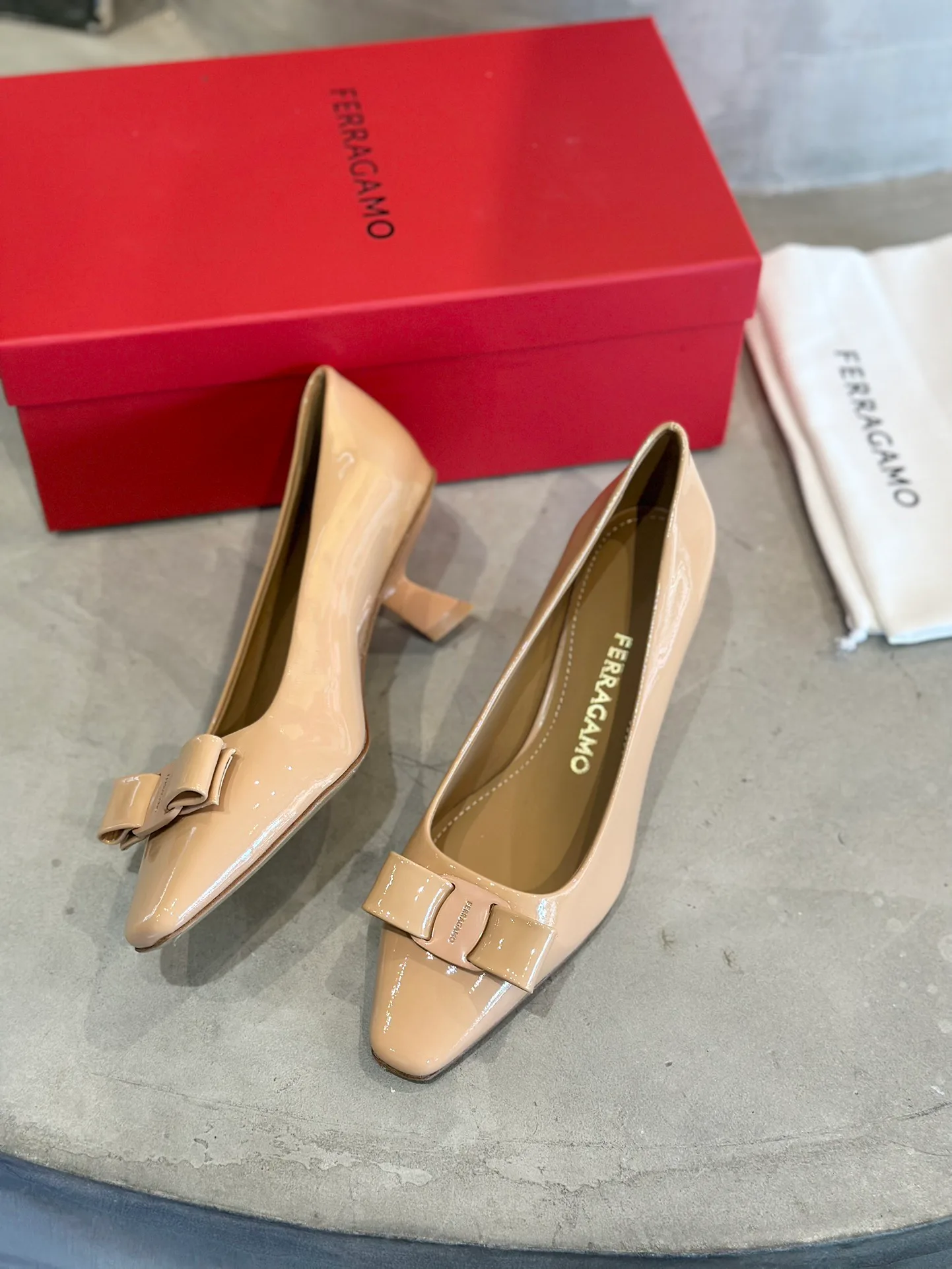 Туфли Женские Salvatore Ferragamo 11675549