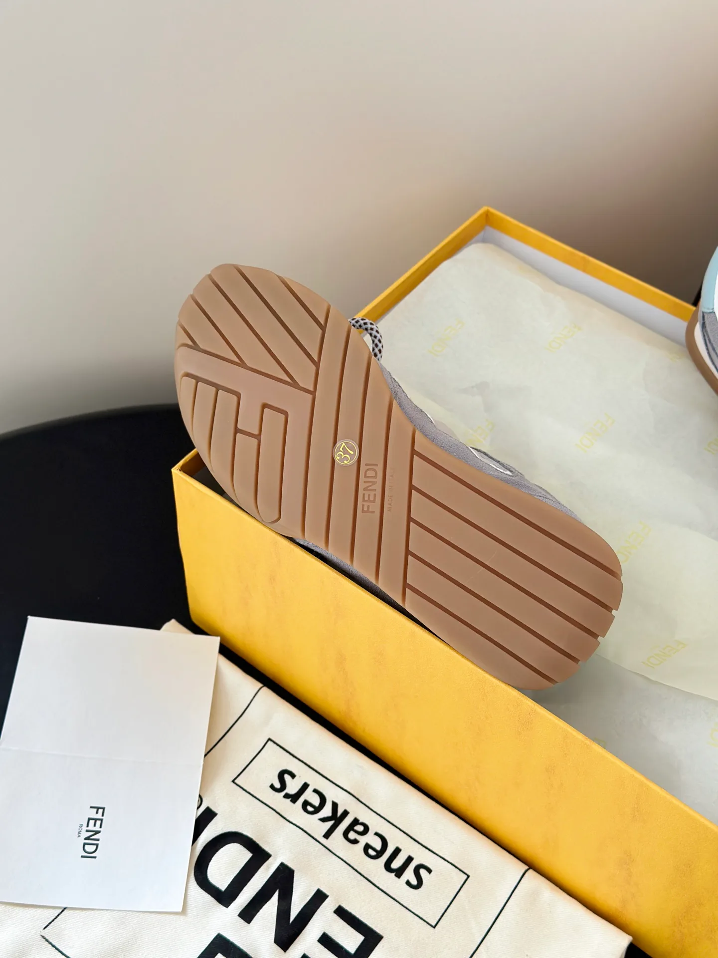 Кроссовки Женские Fendi 11886718