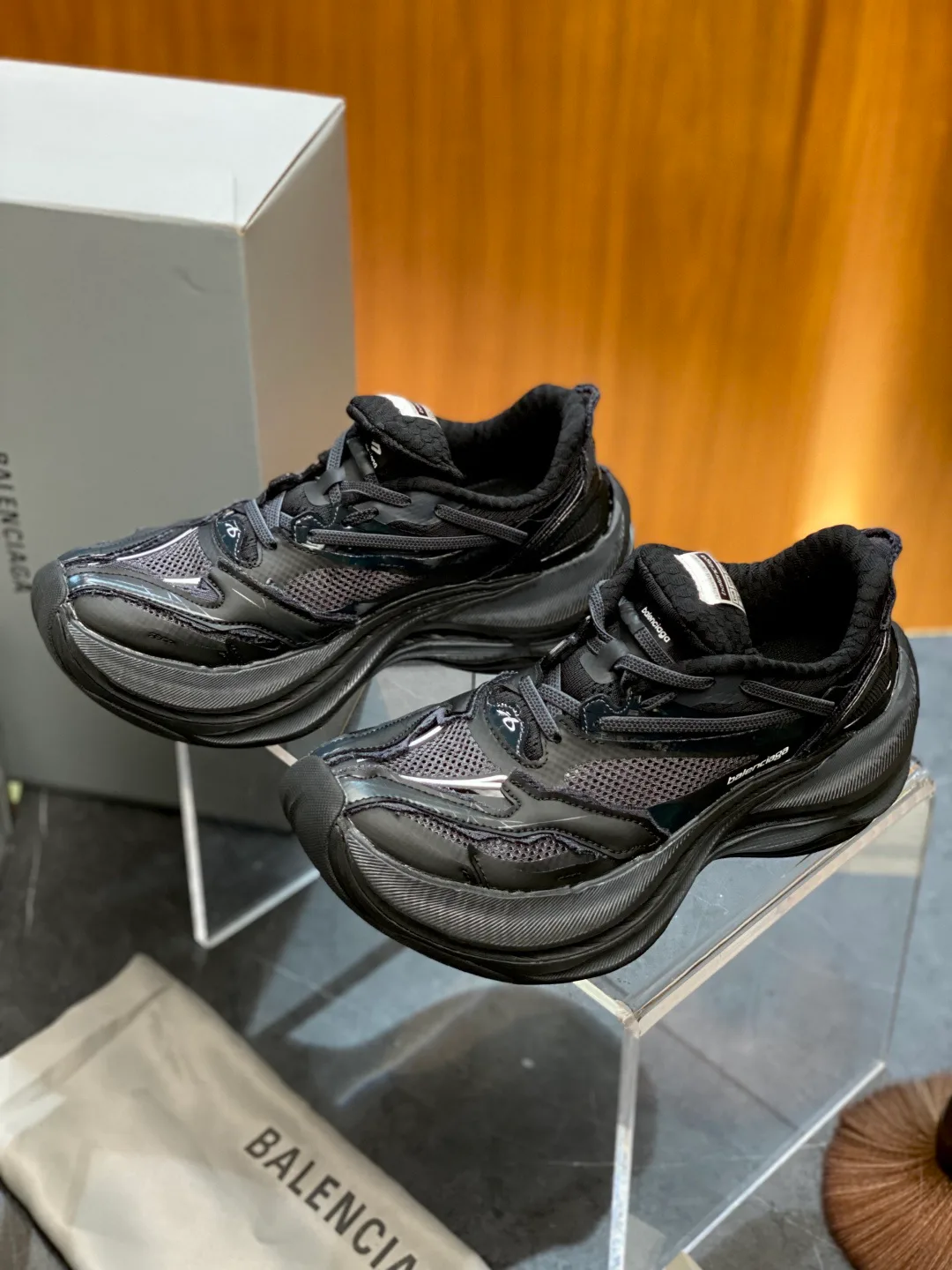Кроссовки Женские Balenciaga 16934987
