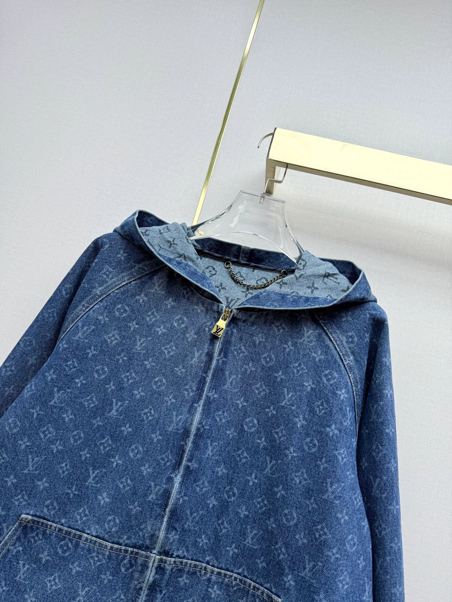 Куртки И Пуховики Женские Louis Vuitton 18348324