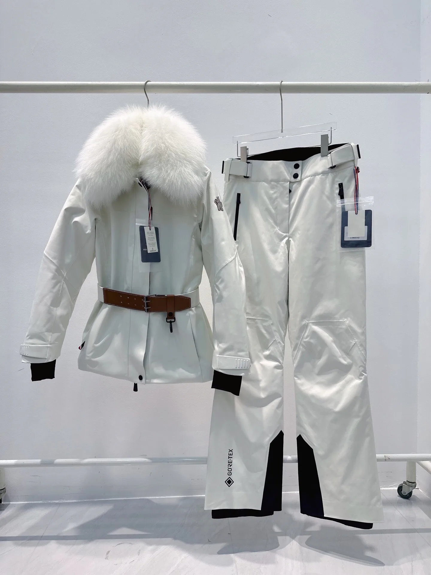 Куртки И Пуховики Женские Moncler 18710241