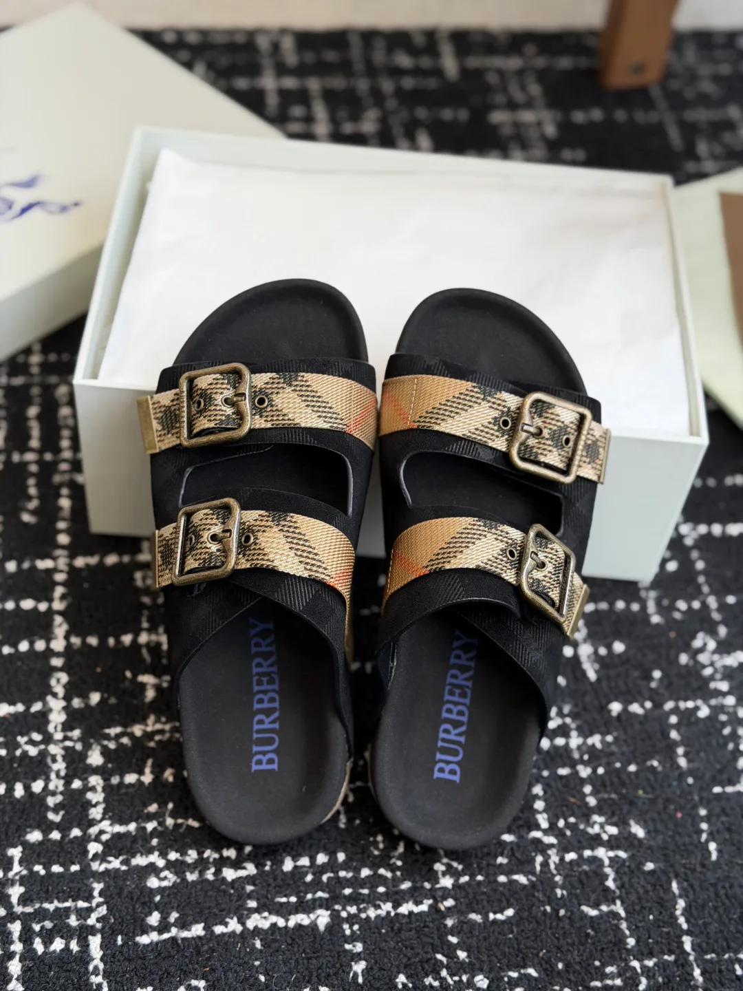 Шлепанцы Женские Burberry 17075329