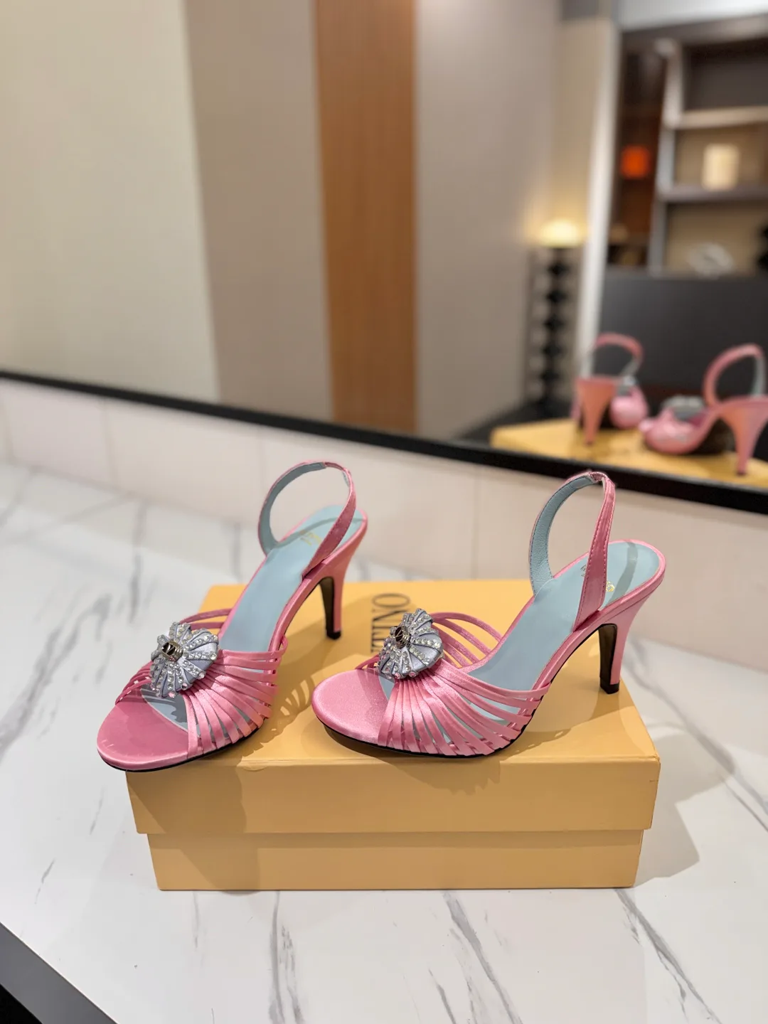 Босоножки Женские Valentino 18134884