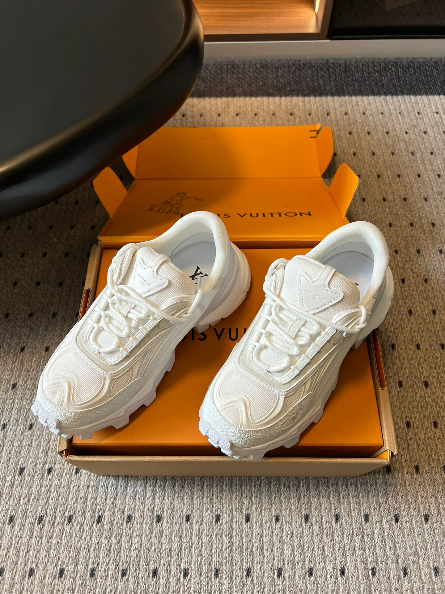 Кроссовки Женские Louis Vuitton 13368291