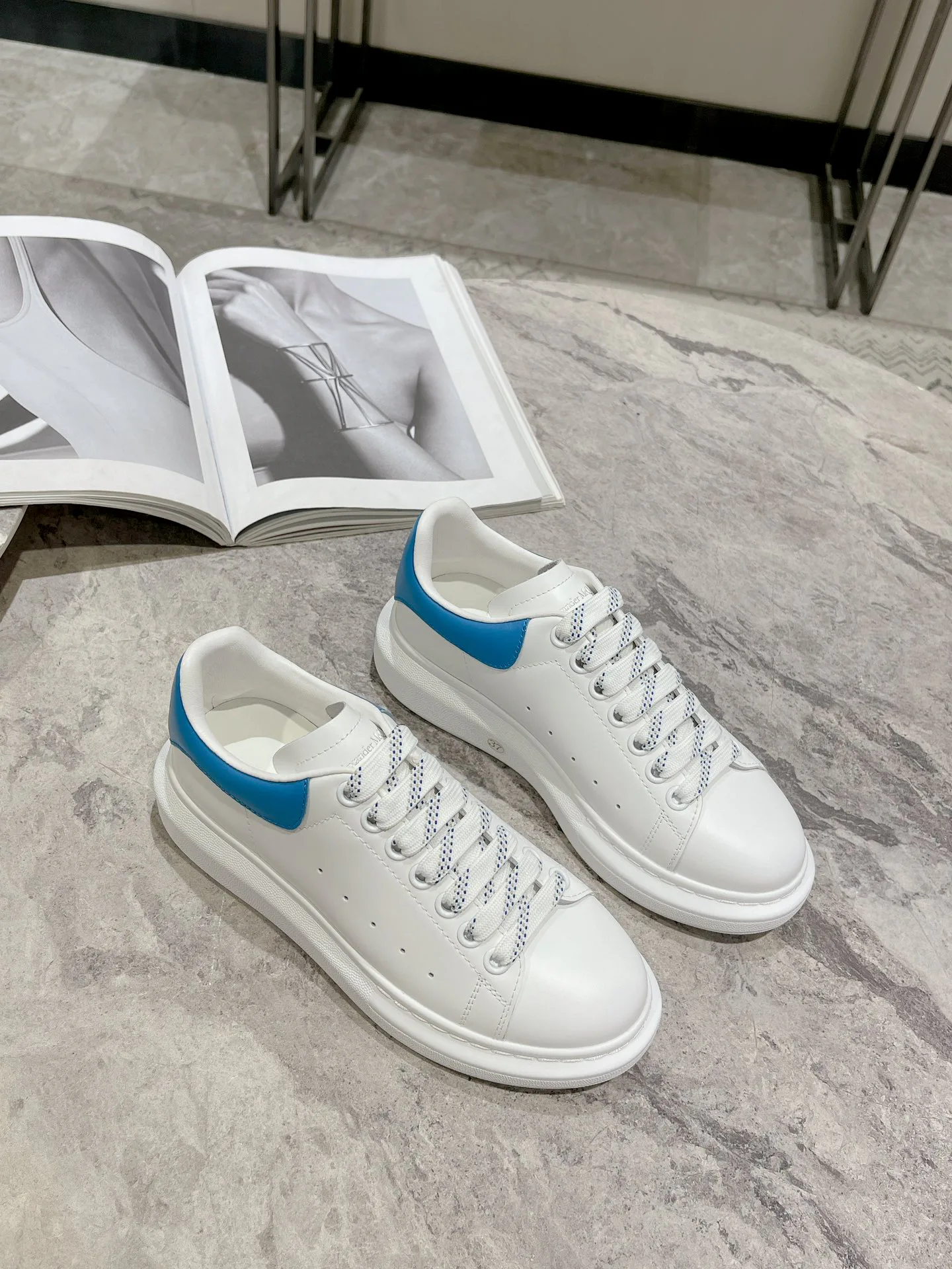 Кроссовки Женские Alexander Mcqueen 18373667