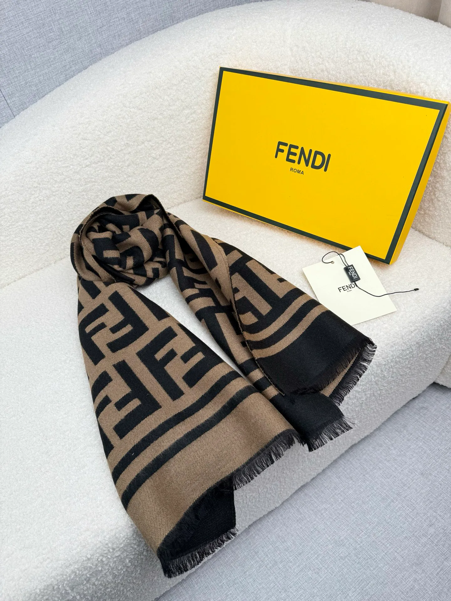 Шарфы Fendi 17795635