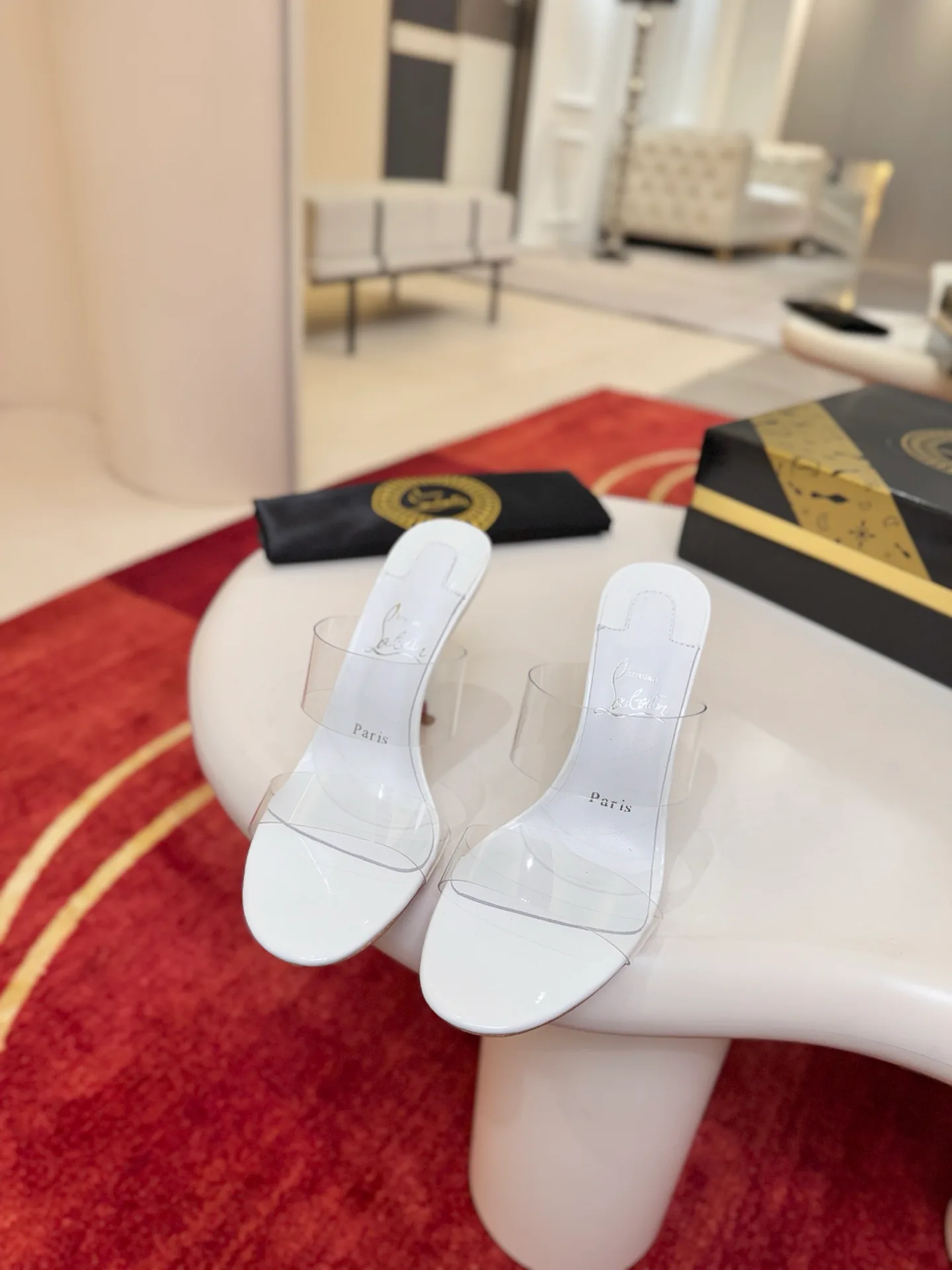 Босоножки Женские Christian Louboutin 19581822