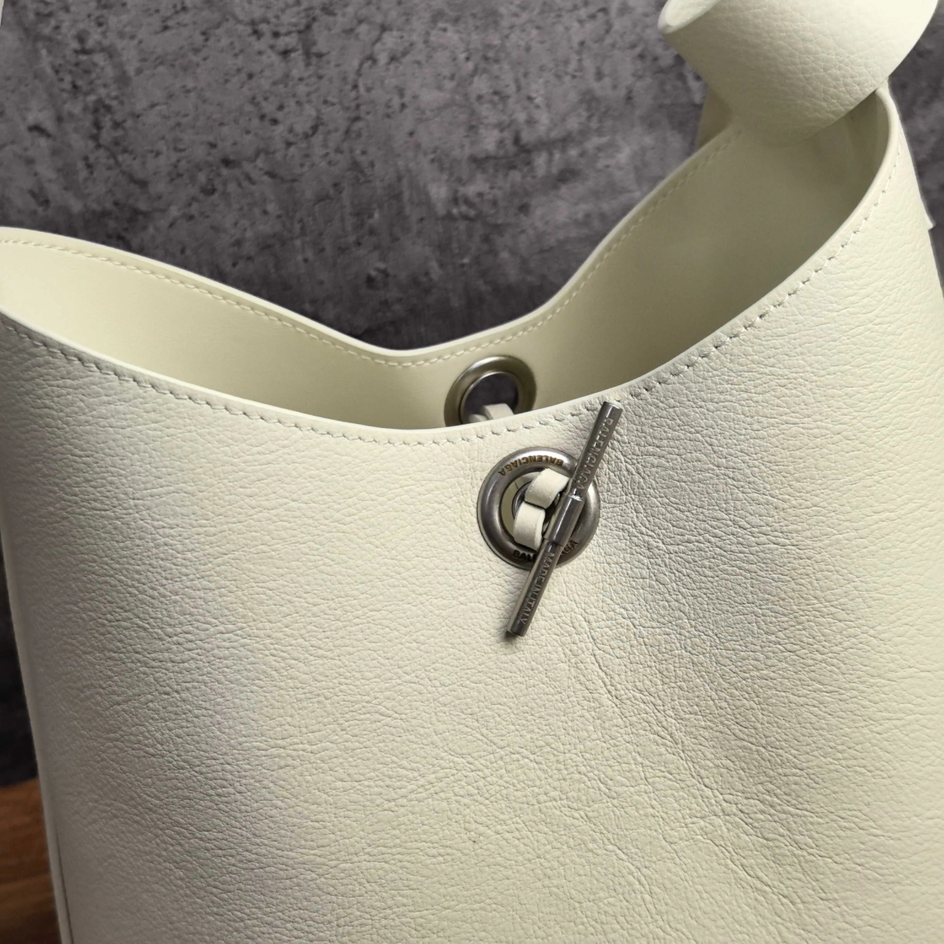 Сумки На Ремне Женские Balenciaga 12669067