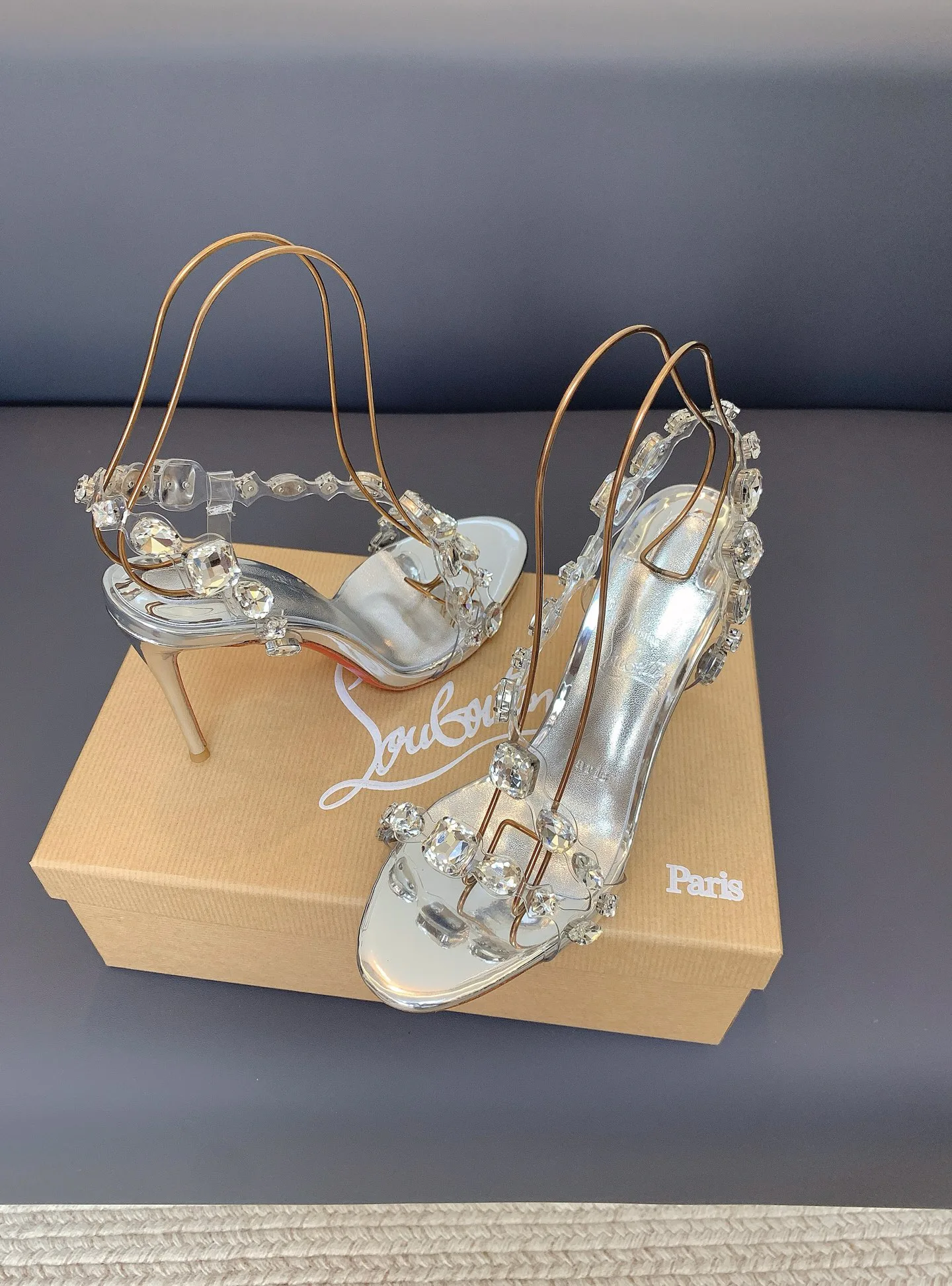 Босоножки Женские Christian Louboutin 17656588