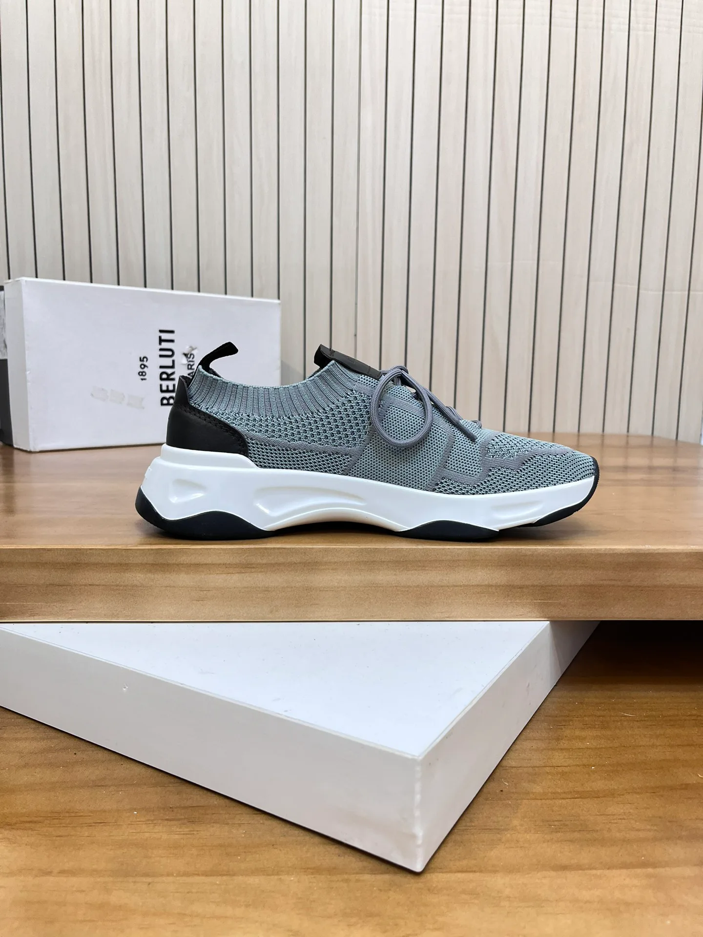 Кроссовки Женские Berluti 462866