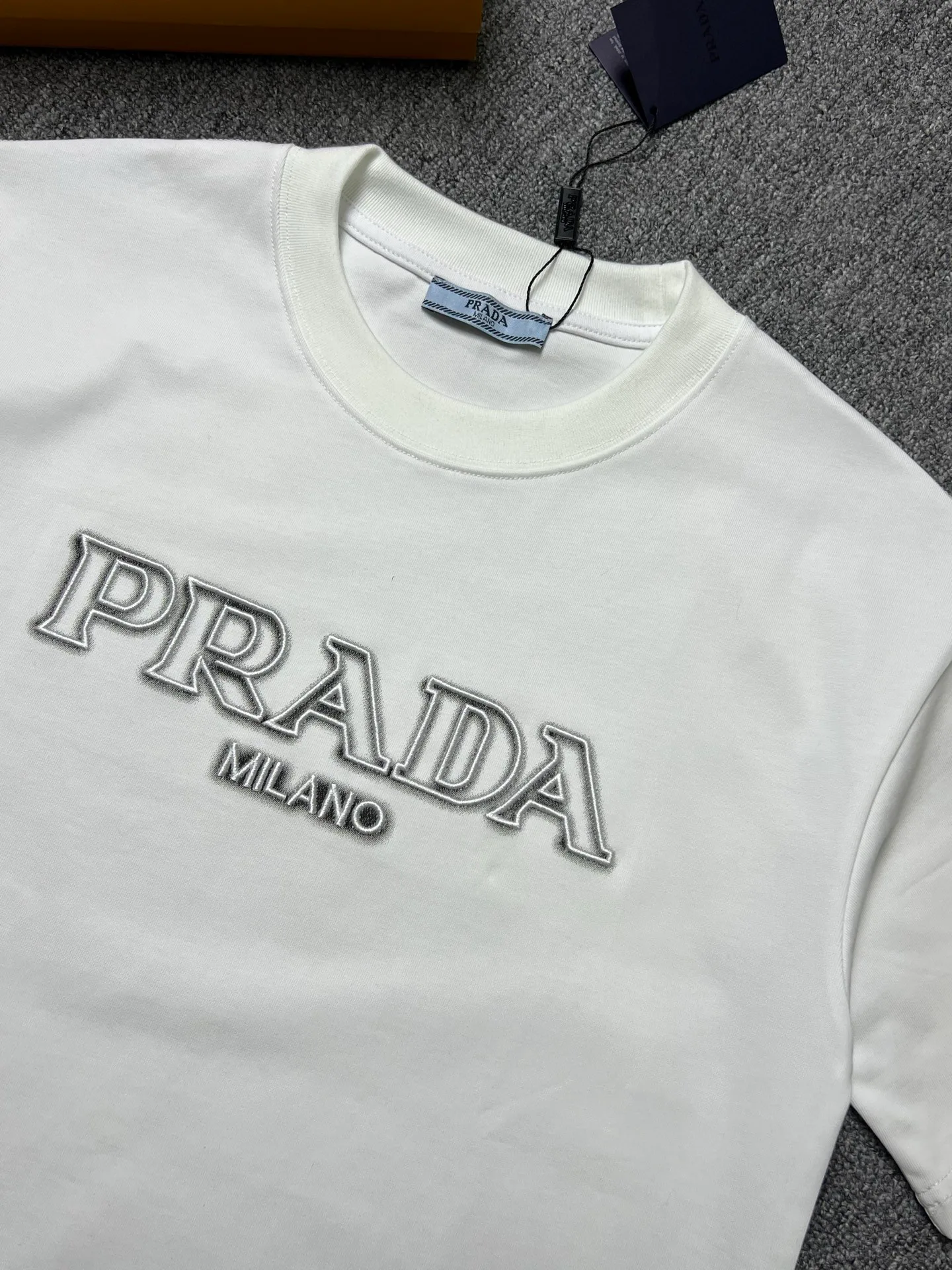 Футболки Женские Prada 11385620