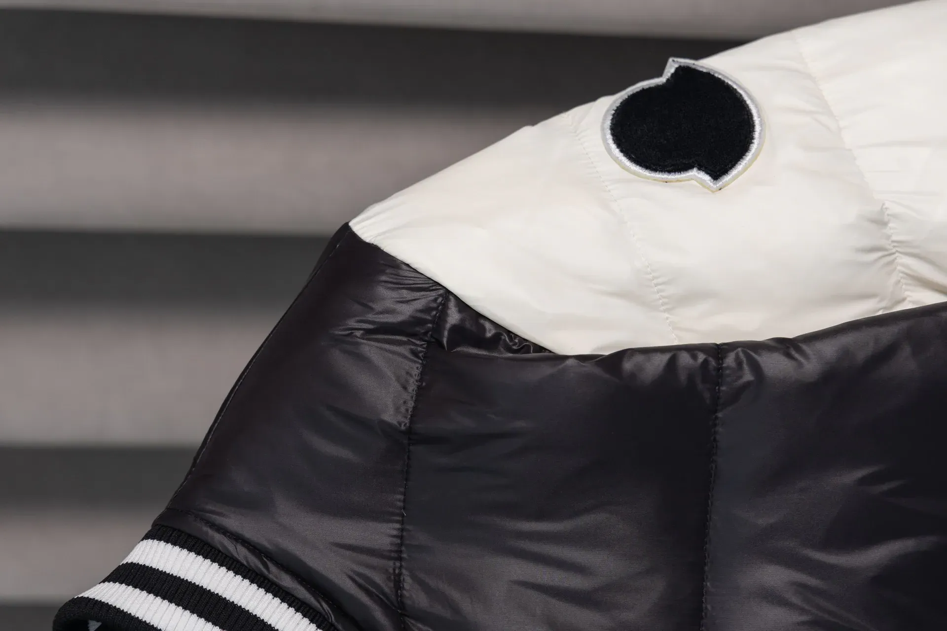 Куртки И Пуховики Женские Moncler 6378584