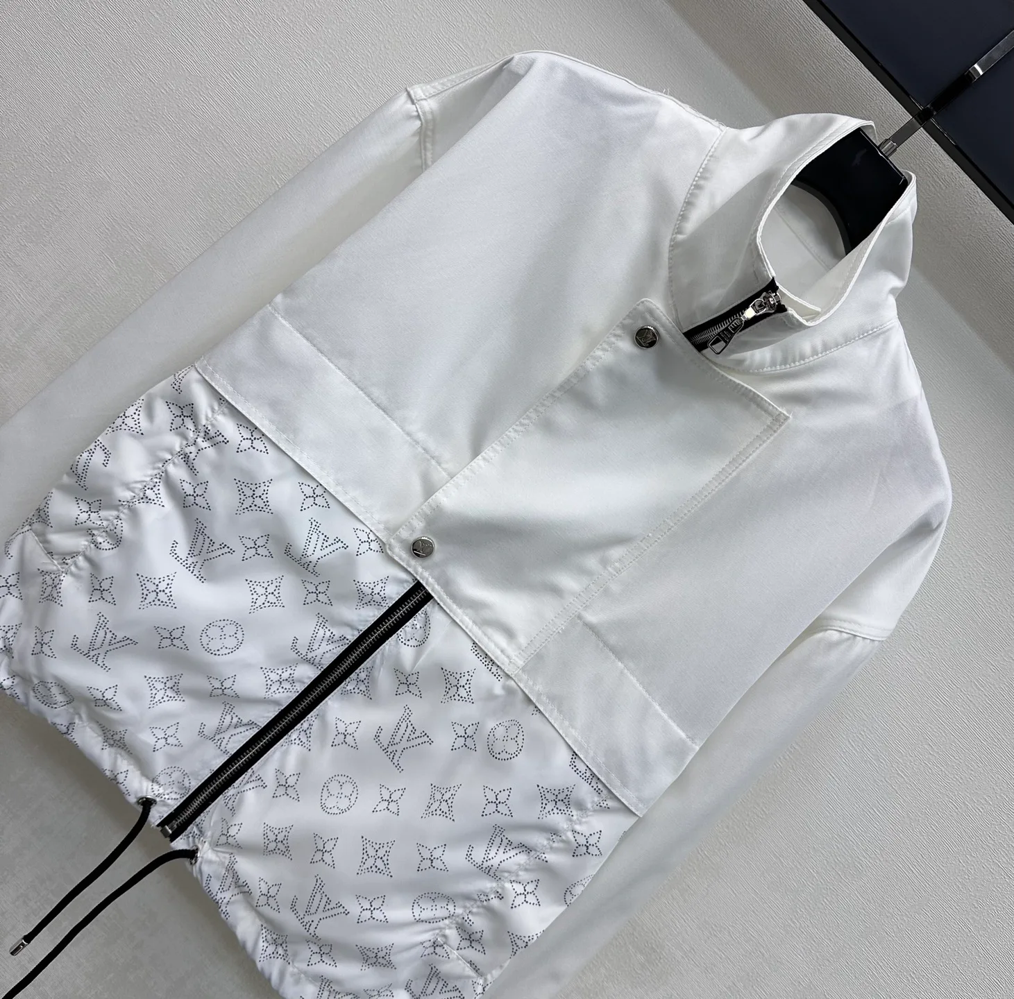 Куртки И Пуховики Женские Louis Vuitton 13587488