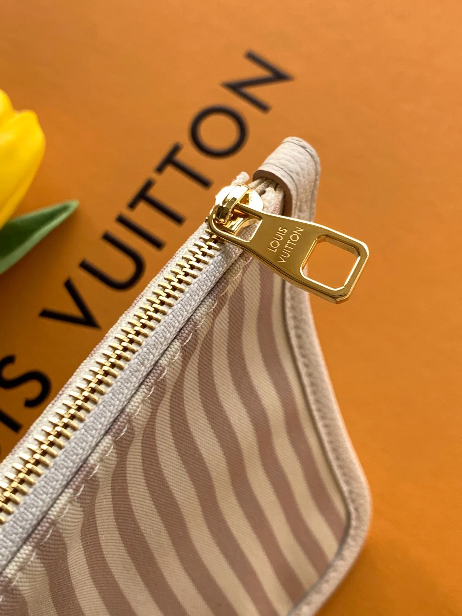 Классические Сумки Женские Louis Vuitton 18156577